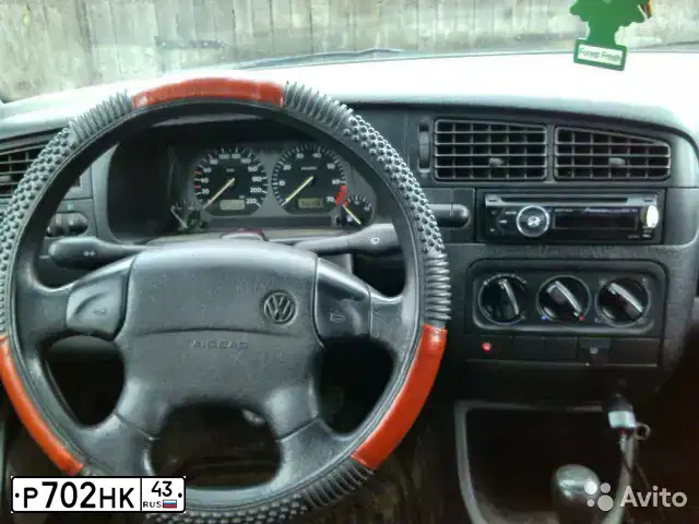 Фото автомобиля VOLKSWAGEN VENTO, 1995 — госномер Р702НК43. Цвет: СИНИЙ