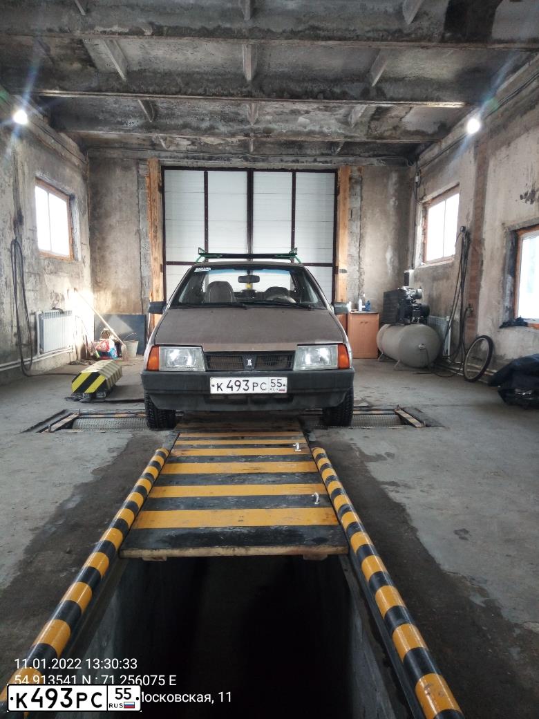 Фото автомобиля LADA 2109 SAMARA, 1995 — госномер В950МЕ155. Цвет: бежево-красный