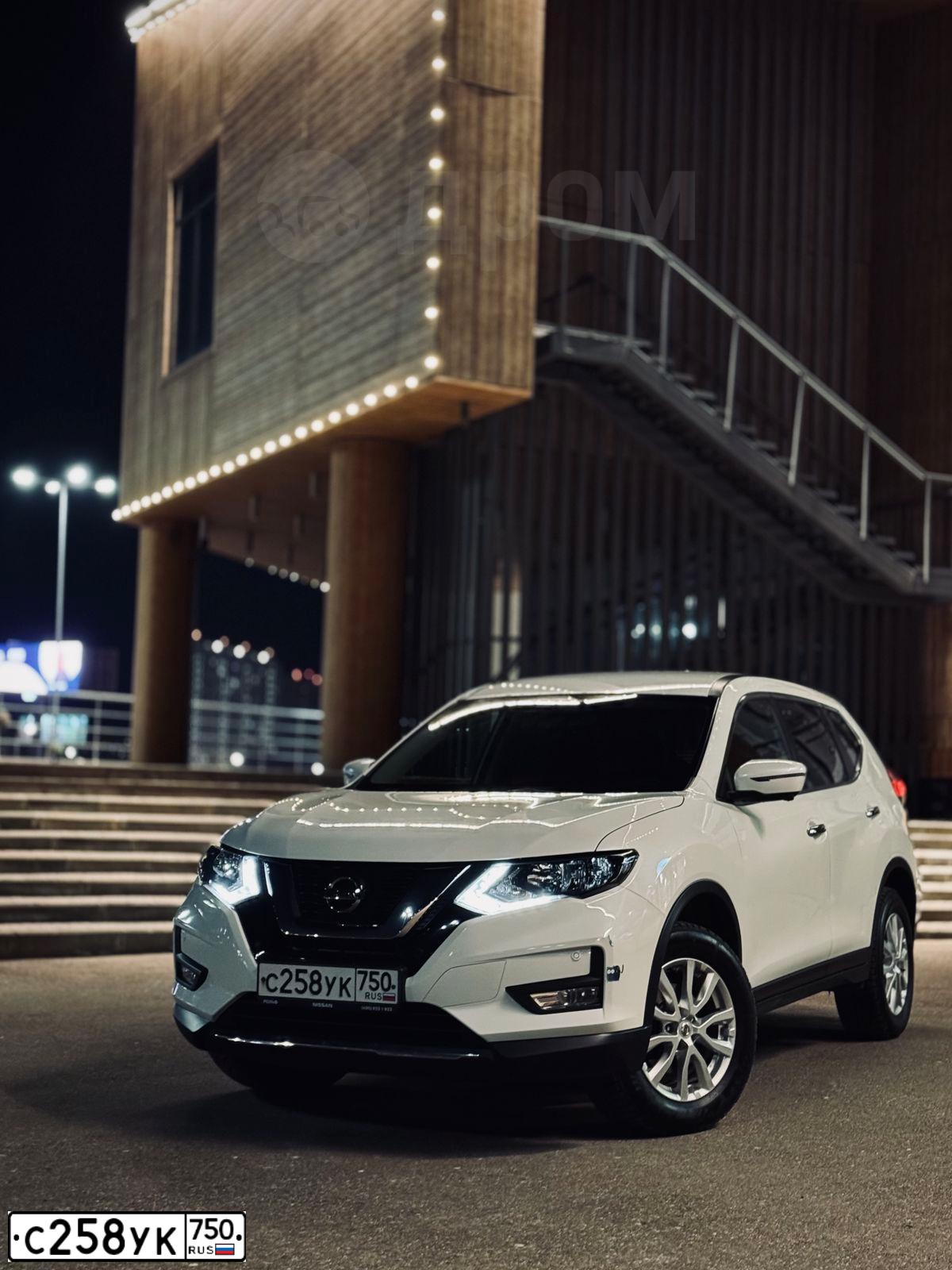Фото автомобиля NISSAN X-TRAIL, 2018 — госномер Р971РТ48. Цвет: Белый