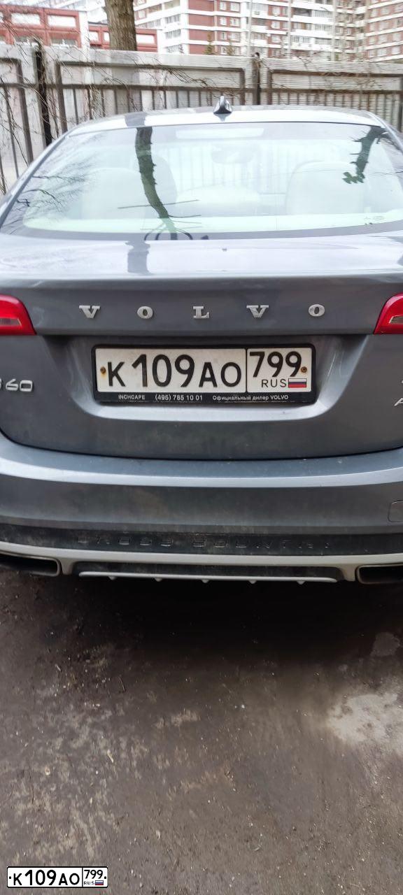 Фото автомобиля VOLVO S60, 2017 — госномер К109АО799. Цвет: СТАЛЬНОЙ