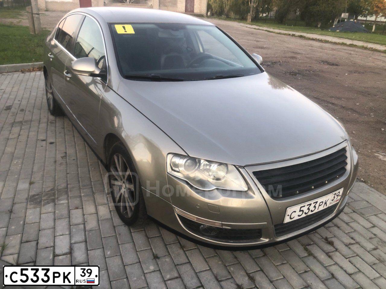 Фото автомобиля VOLKSWAGEN PASSAT, 2005 — госномер Х005СК77. Цвет: БЕЖЕВЫЙ