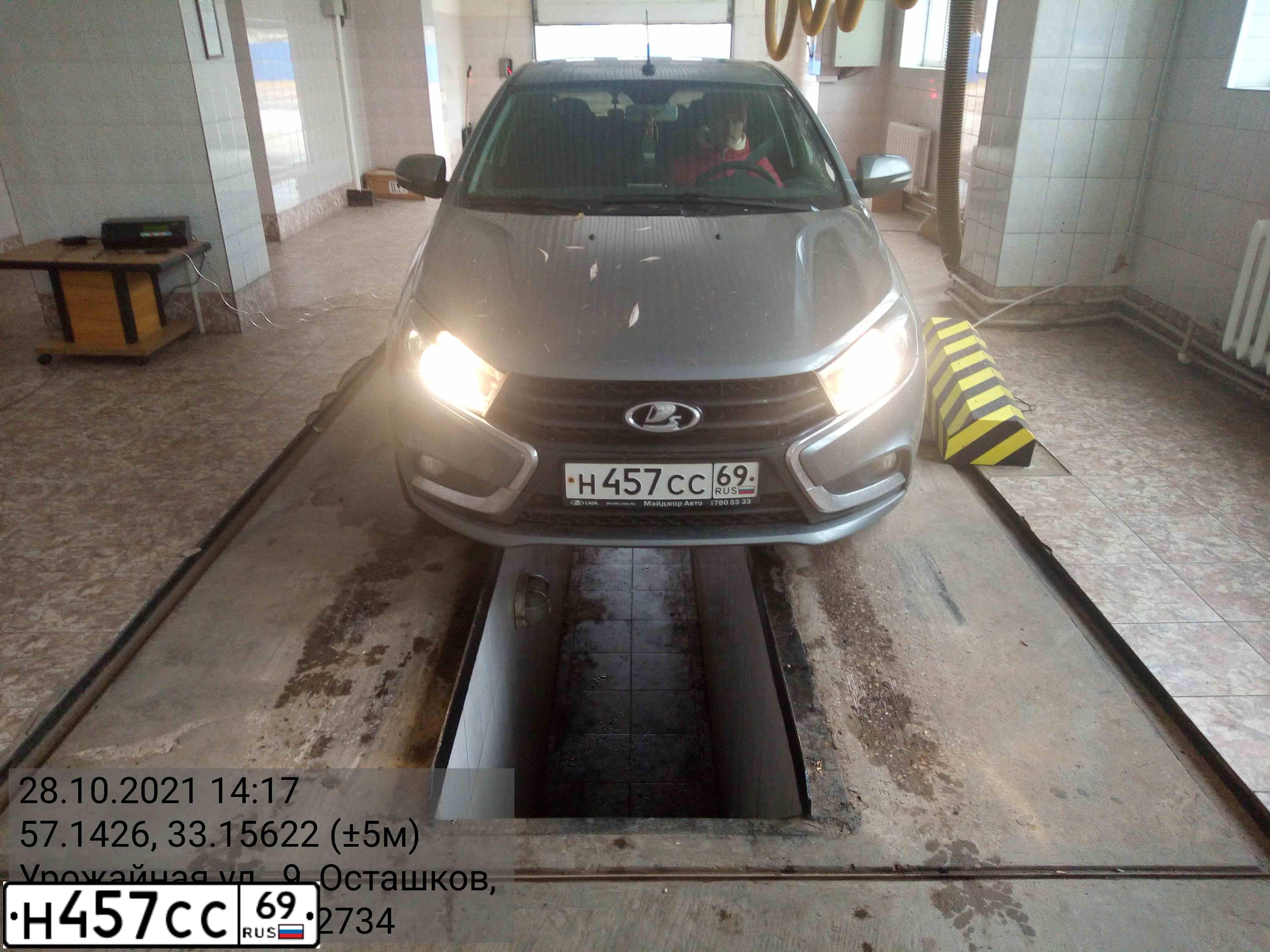 Фото автомобиля LADA VESTA, 2016 — госномер Н457СС69. Цвет: Серый