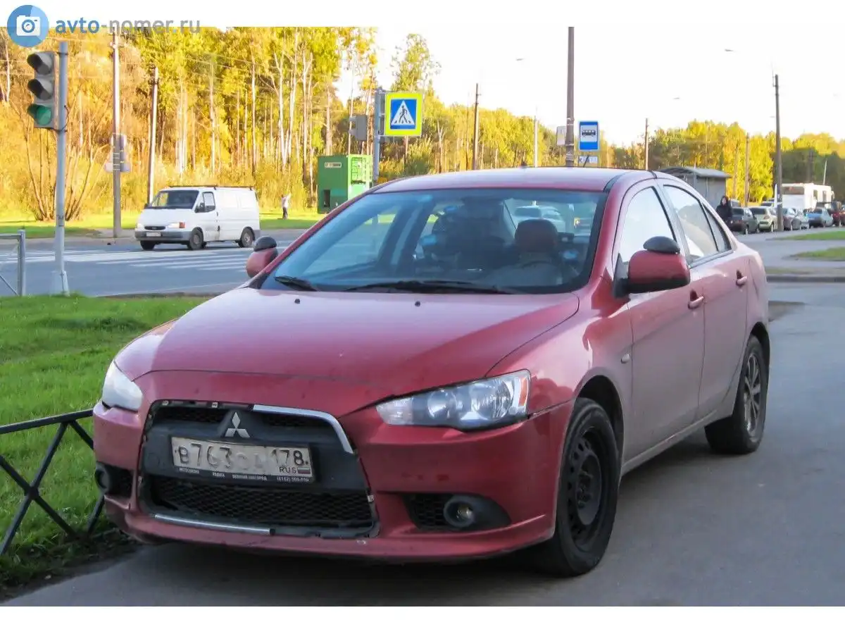 Фото автомобиля MITSUBISHI LANCER, 2011 — госномер Х617УР178. Цвет: КРАСНЫЙ