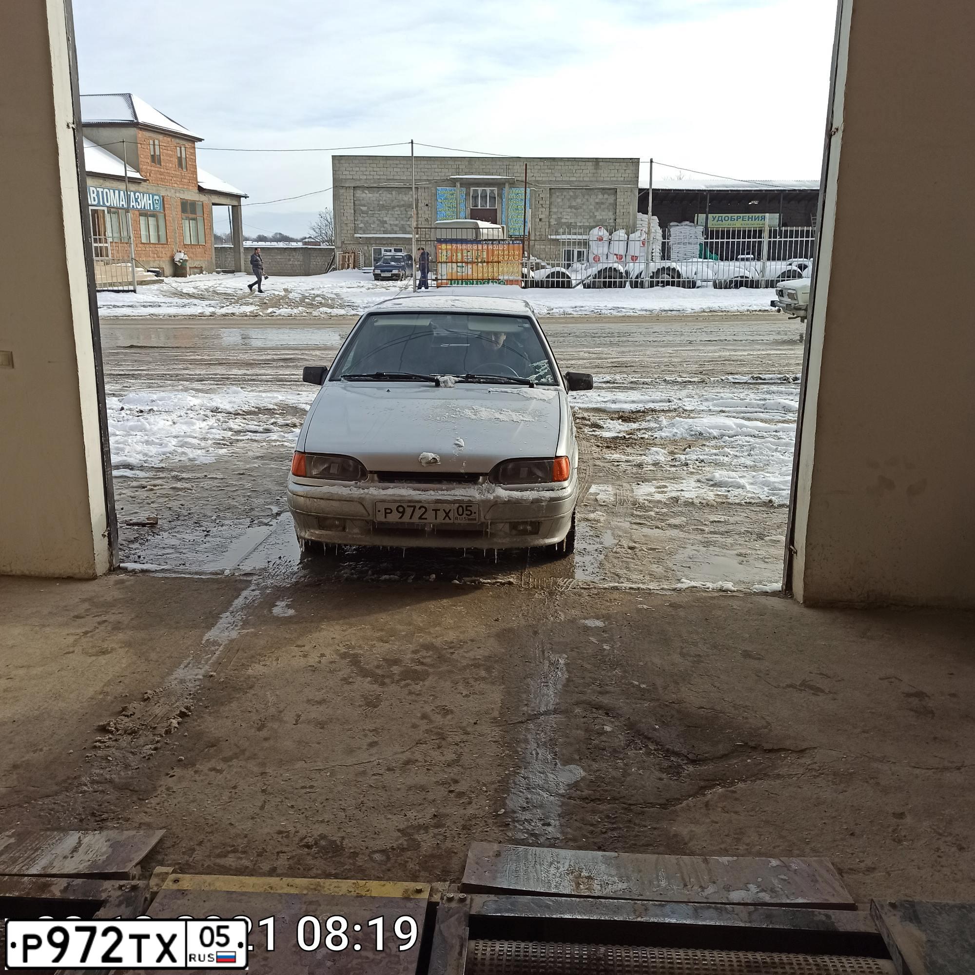 Фото автомобиля LADA 2114 SAMARA, 2012 — госномер Р972ТХ05. Цвет: СВЕТЛО-СЕРЕБР  МЕТАЛЛ