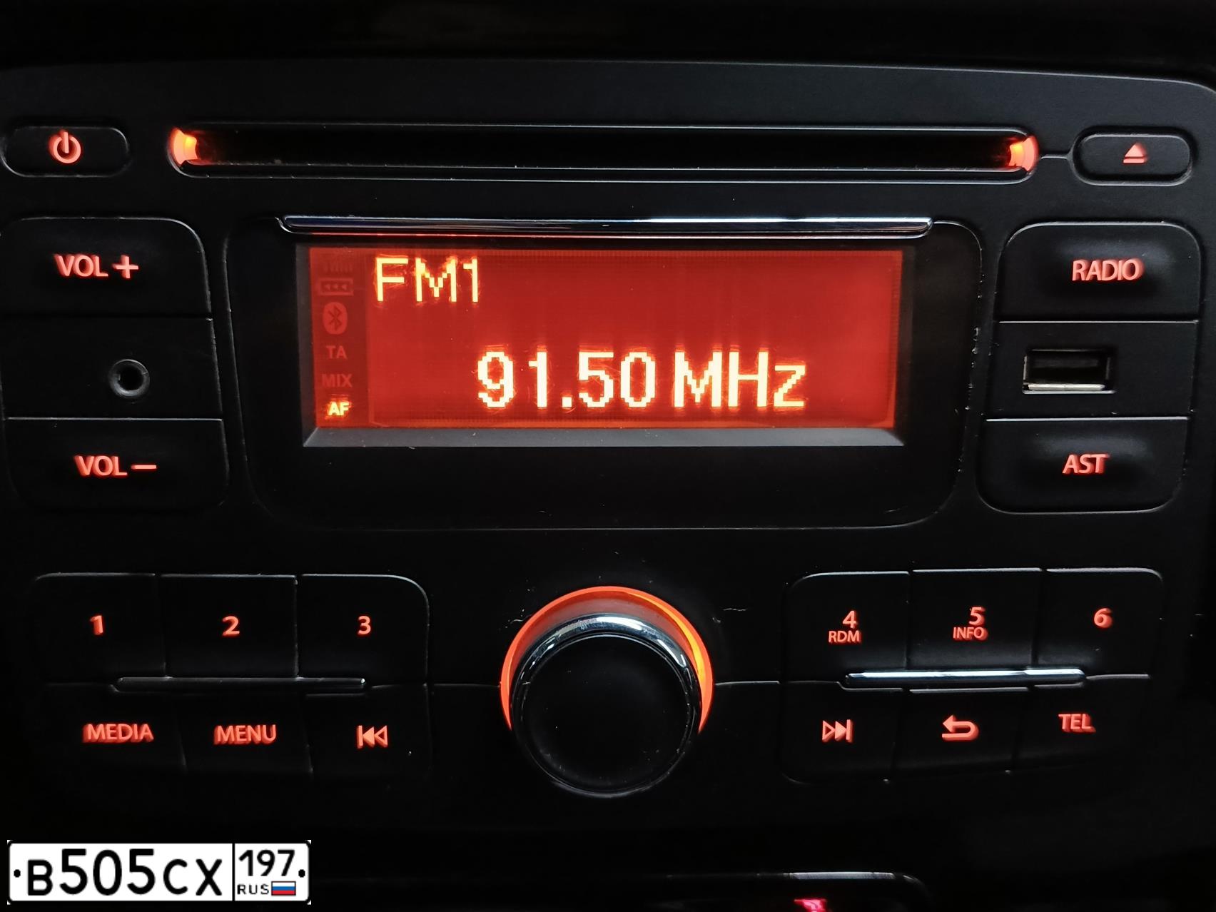 Фото автомобиля RENAULT DUSTER, 2015 — госномер О838НА136. Цвет: БЕЖЕВЫЙ