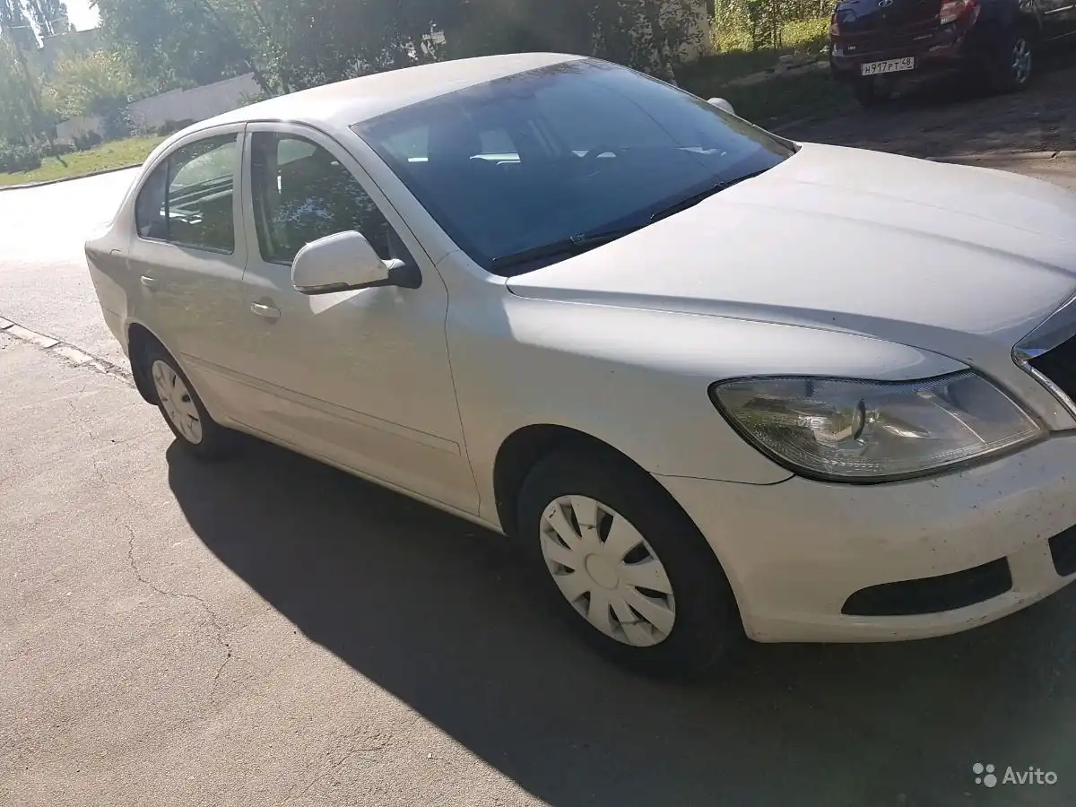Фото автомобиля LADA GRANTA, 2012 — госномер А198ММ136. Цвет: ТЕМНО-ВИШНЕВЫЙ