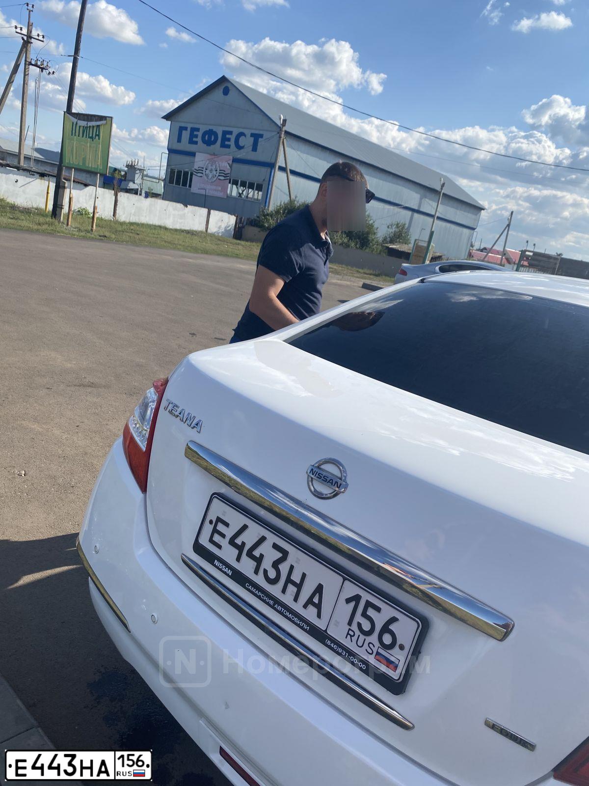 Фото автомобиля NISSAN TEANA, 2013 — госномер Е443НА156. Цвет: Белый