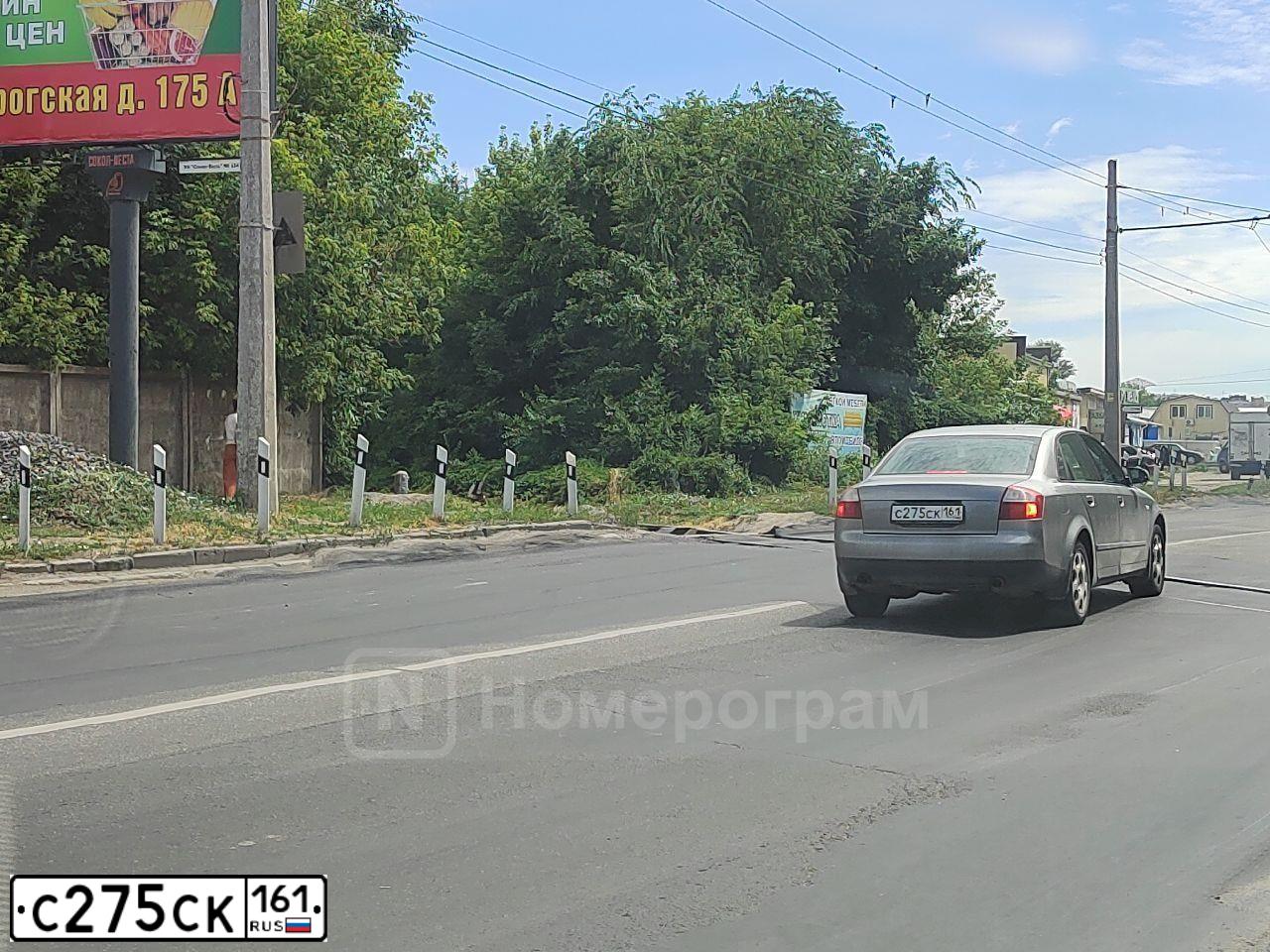 Фото автомобиля AUDI A4, 2003 — госномер С275СК161. Цвет: СЕРЫЙ