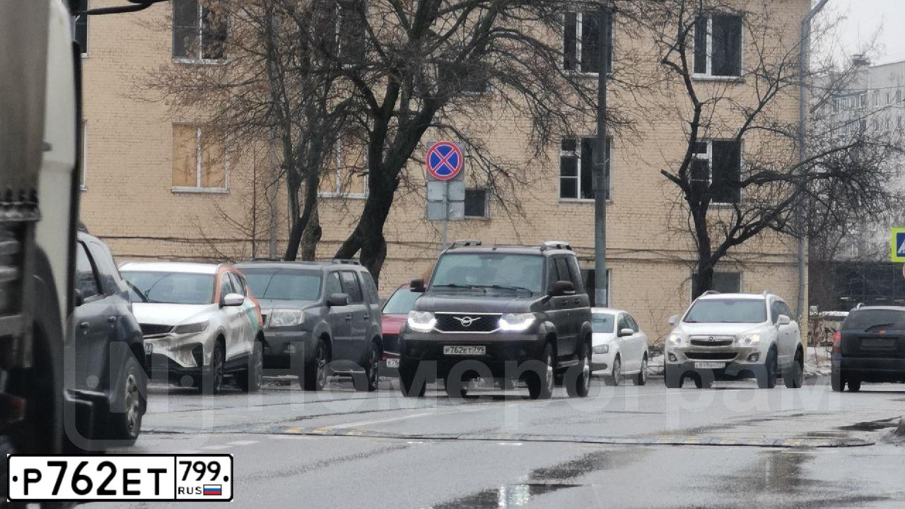 Фото автомобиля UAZ 3163 PATRIOT, 2018 — госномер Р762ЕТ799. Цвет: КОРИЧНЕВЫЙ МЕТАЛЛИК