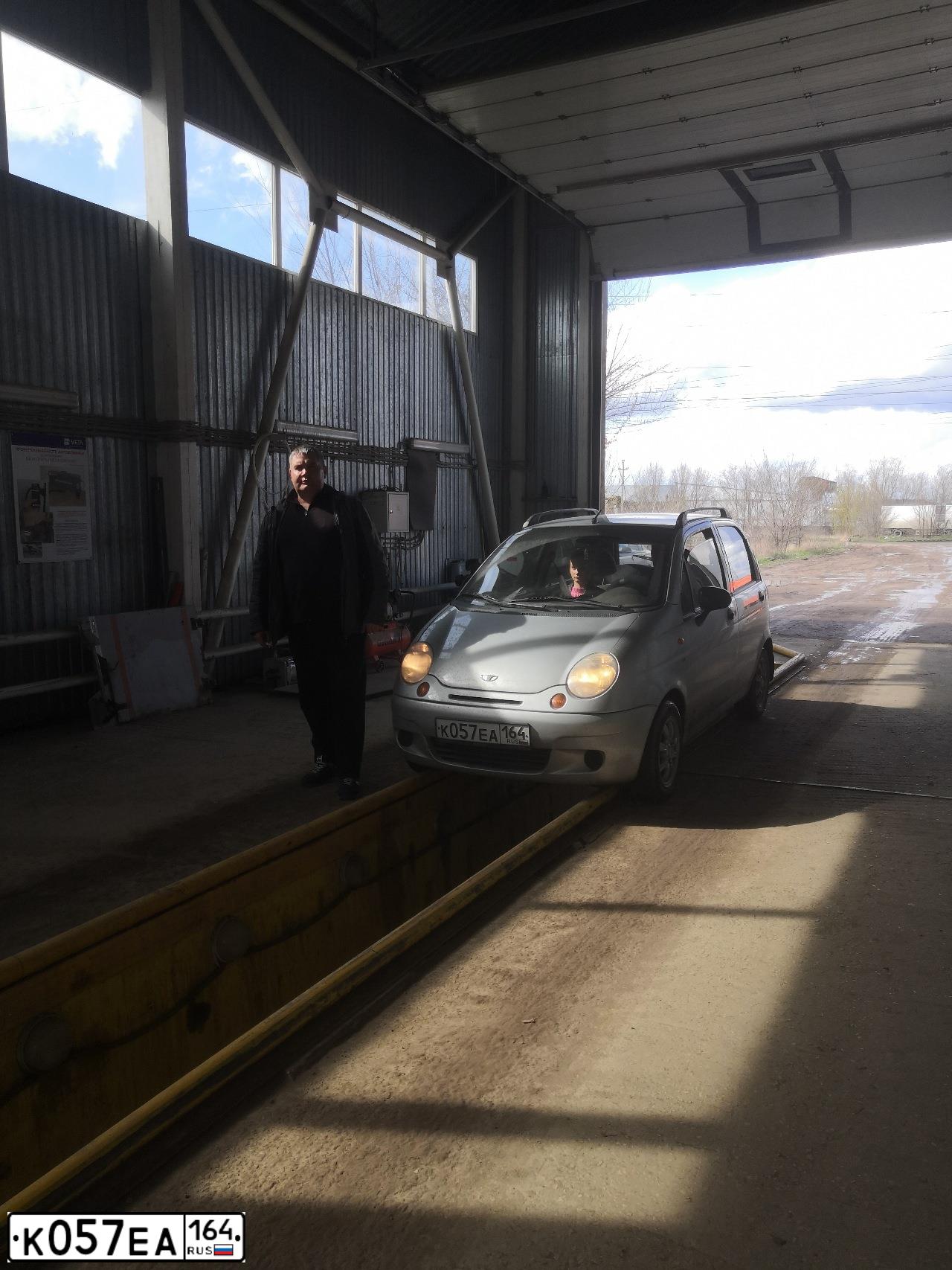 Фото автомобиля DAEWOO MATIZ, 2011 — госномер М407ЕР164. Цвет: Серебристый
