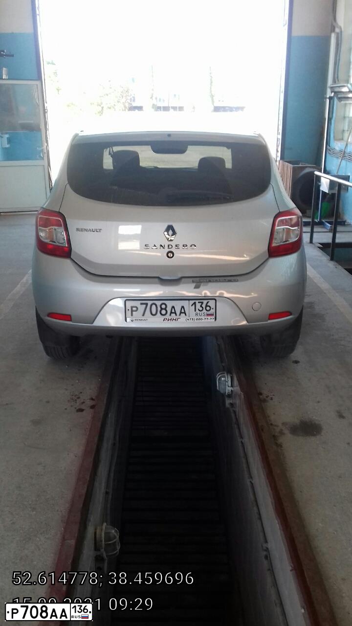 Фото автомобиля RENAULT SANDERO, 2015 — госномер Р188ВВ48. Цвет: СВЕТЛО-СЕРЫЙ