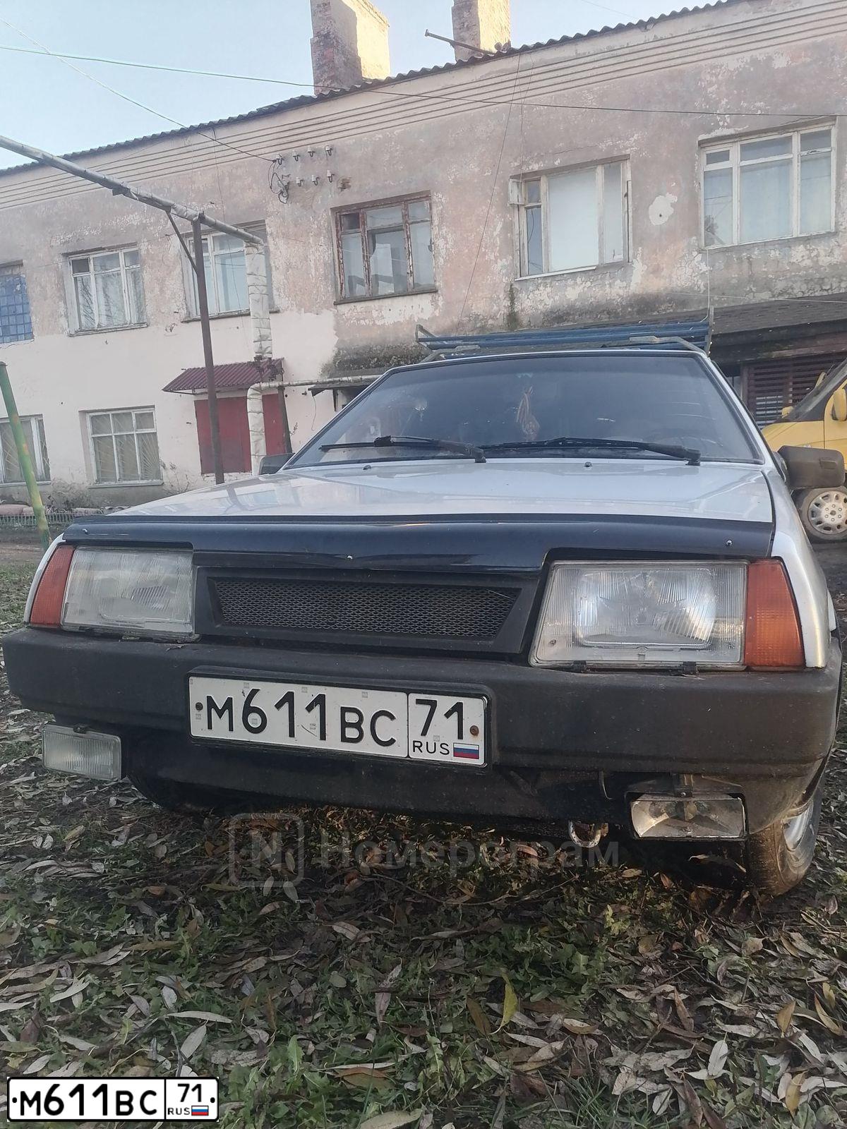 Фото автомобиля LADA 2109 SAMARA, 2003 — госномер М611ВС71. Цвет: СВЕТЛО-СЕРЫЙ