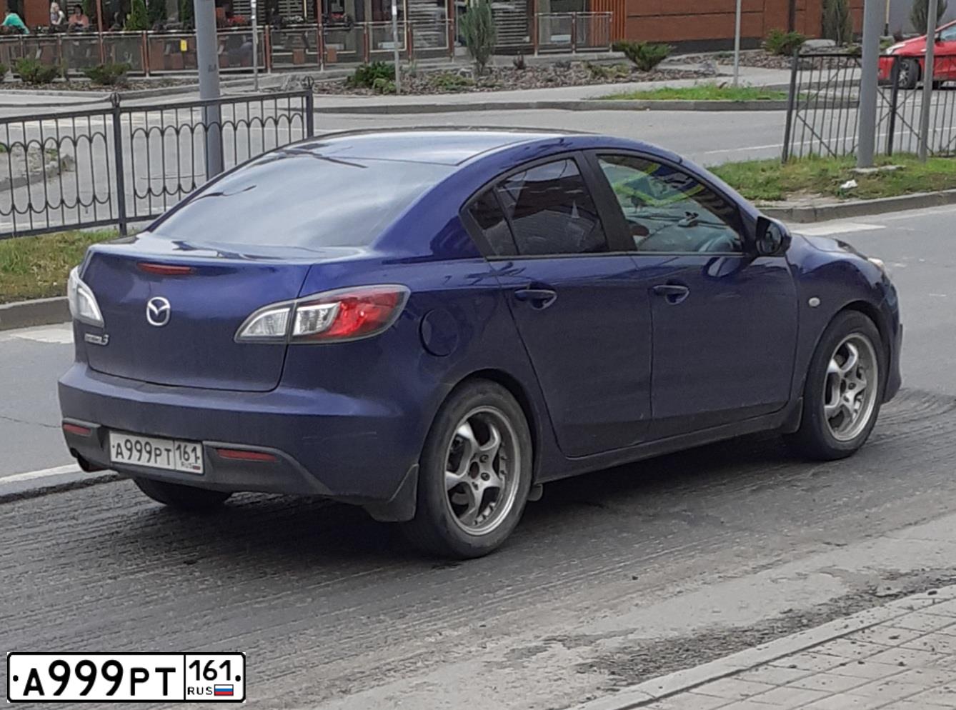 Фото автомобиля MAZDA 3, 2009 — госномер А999РТ161. Цвет: синий