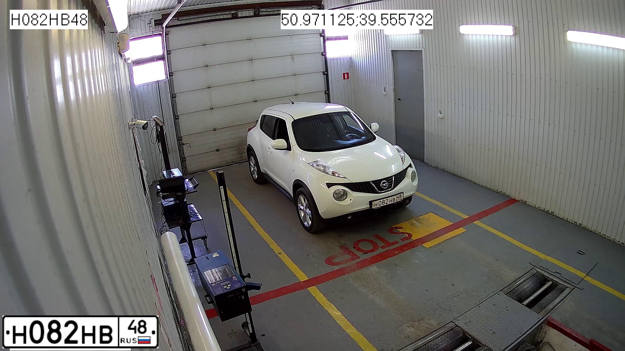 Фото автомобиля NISSAN JUKE, 2012 — госномер Н949ОН36. Цвет: Белый