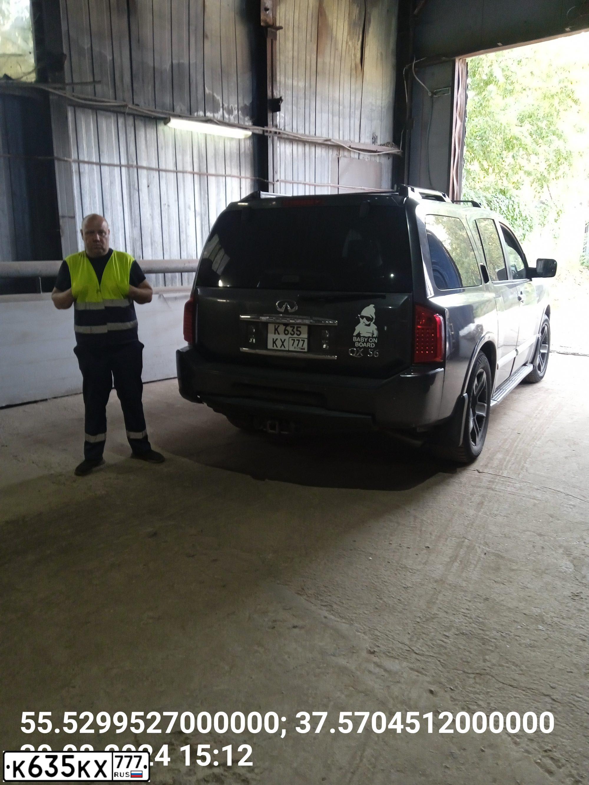 Фото автомобиля INFINITI QX80 /QX56/, 2005 — госномер О686ЕМ199. Цвет: СЕРЫЙ ТЕМНЫЙ
