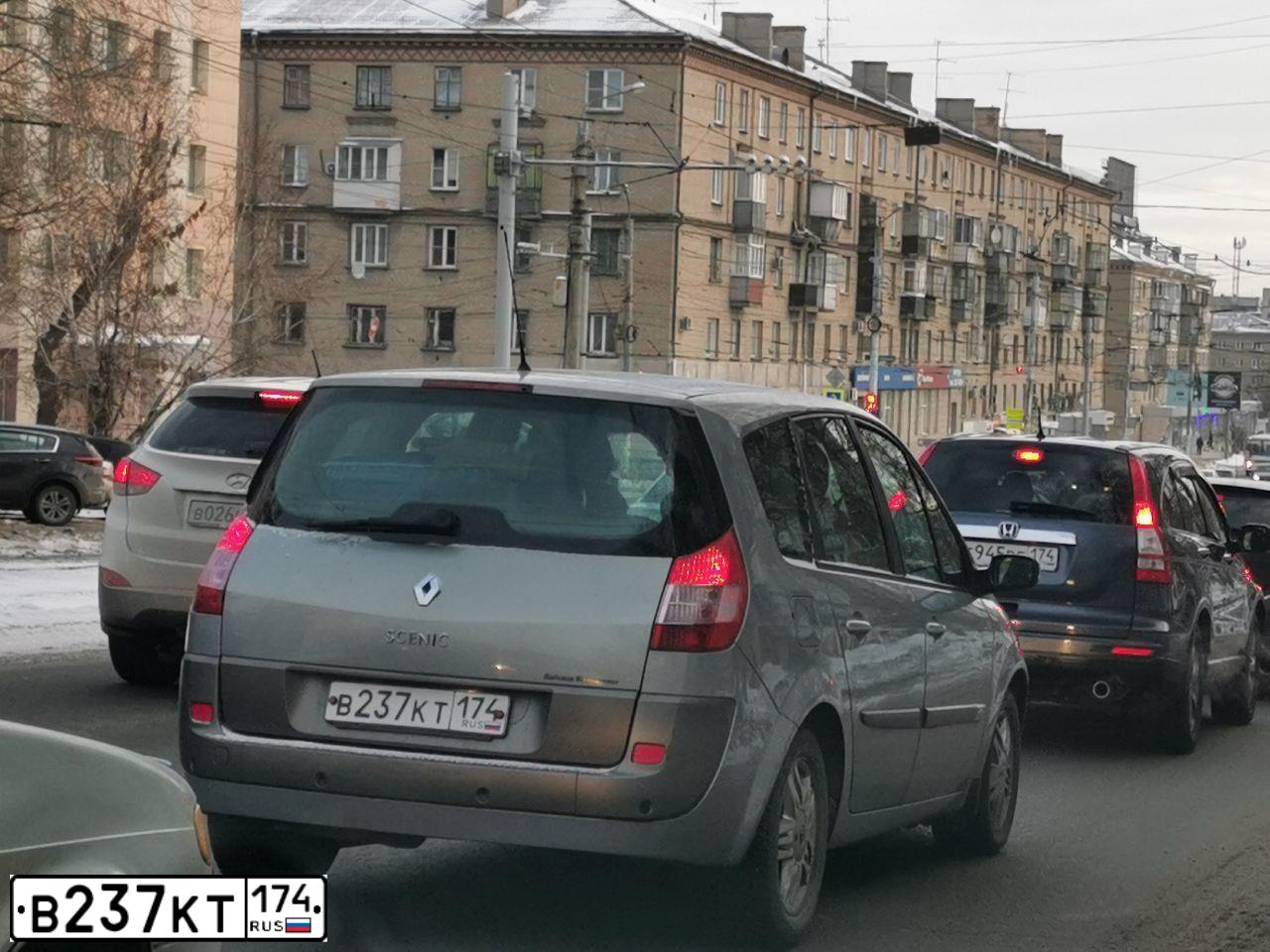 Фото автомобиля RENAULT SCENIC, 2004 — госномер С337АХ774