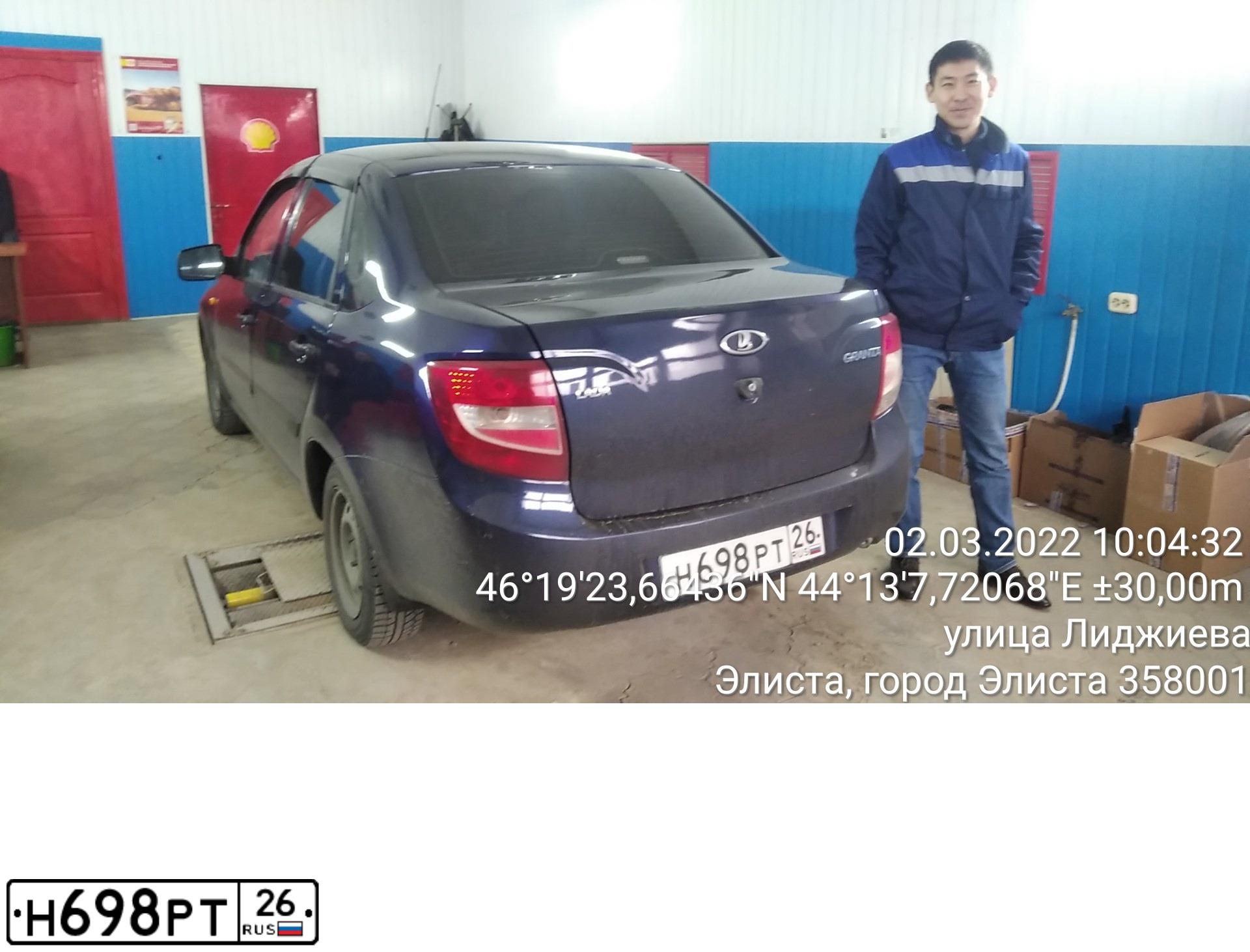 Фото автомобиля LADA 2190 GRANTA, 2012 — госномер Н698РТ26. Цвет: синий