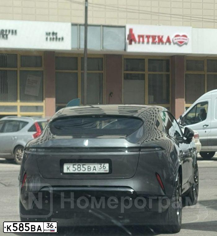 Фото автомобиля RENAULT LAGUNA, 1994 — госномер К585ВА36. Цвет: ЗЕЛЕНЫЙ
