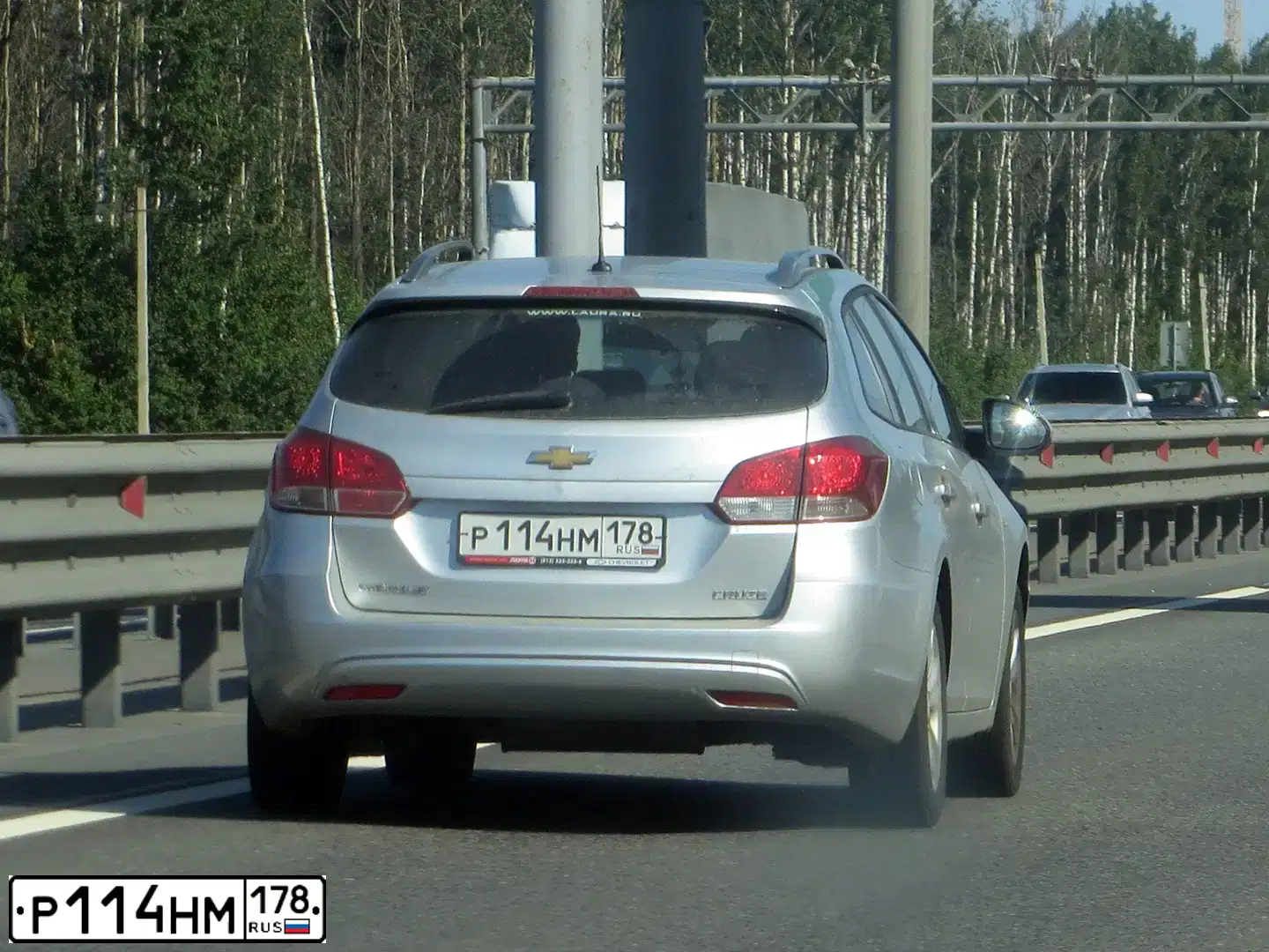 Фото автомобиля CHEVROLET CRUZE, 2013 — госномер Р114НМ178. Цвет: СЕРЕБРИСТЫЙ