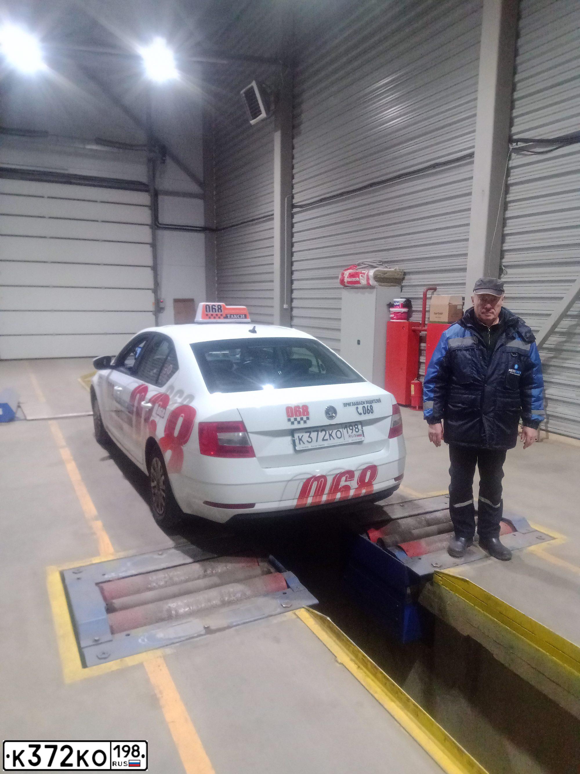 Фото автомобиля SKODA OCTAVIA, 2020 — госномер К372КО198. Цвет: Белый