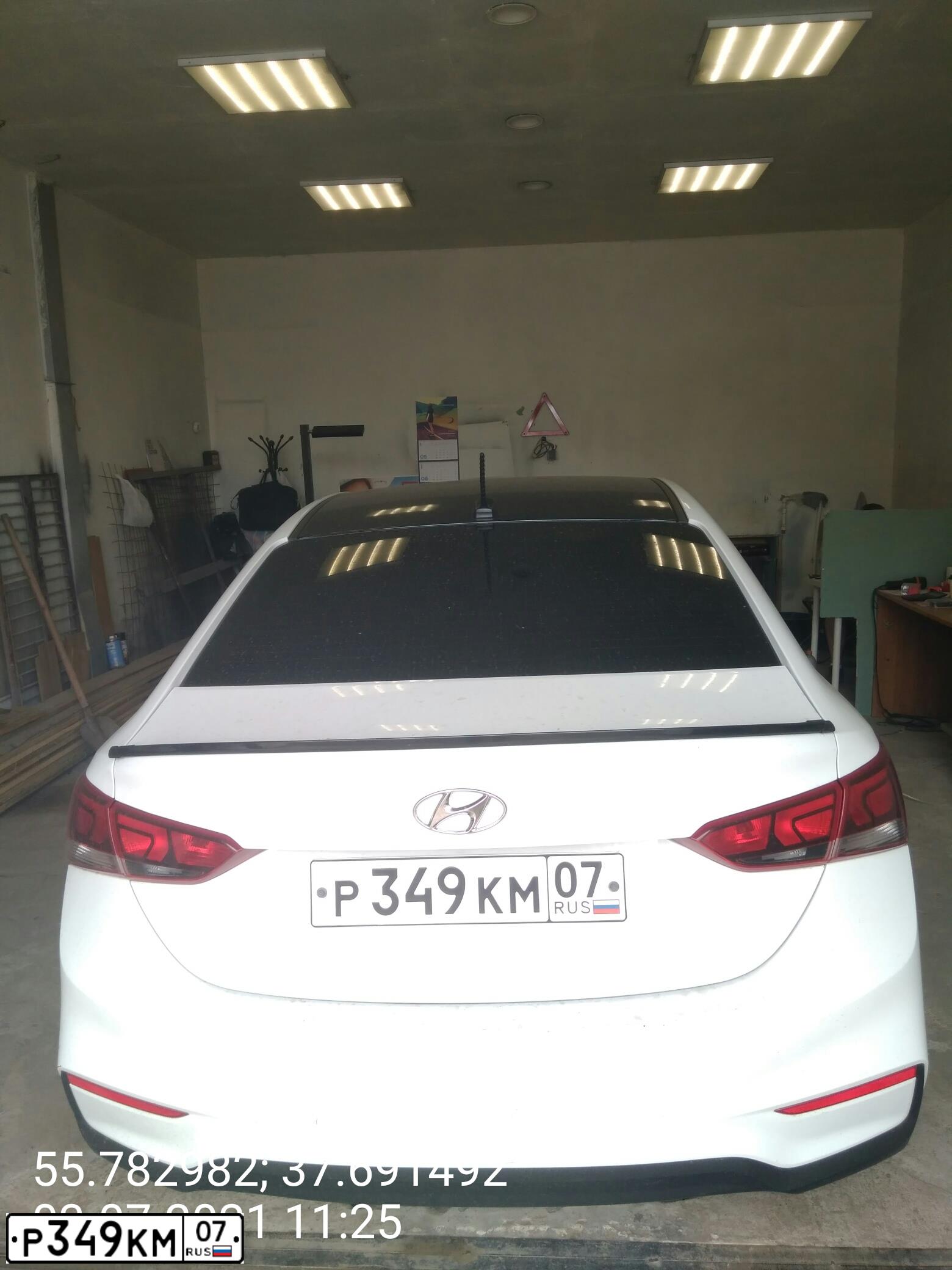 Фото автомобиля HYUNDAI SOLARIS, 2017 — госномер Х837МС07. Цвет: БЕЛЫЙ ЖЕЛТЫЙ СЕРЫЙ