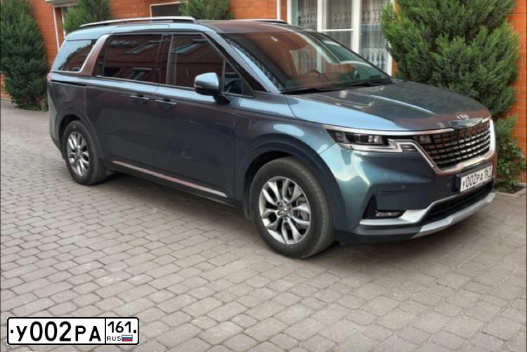 Фото автомобиля VOLKSWAGEN MULTIVAN, 2012 — госномер У002РА161. Цвет: Белый