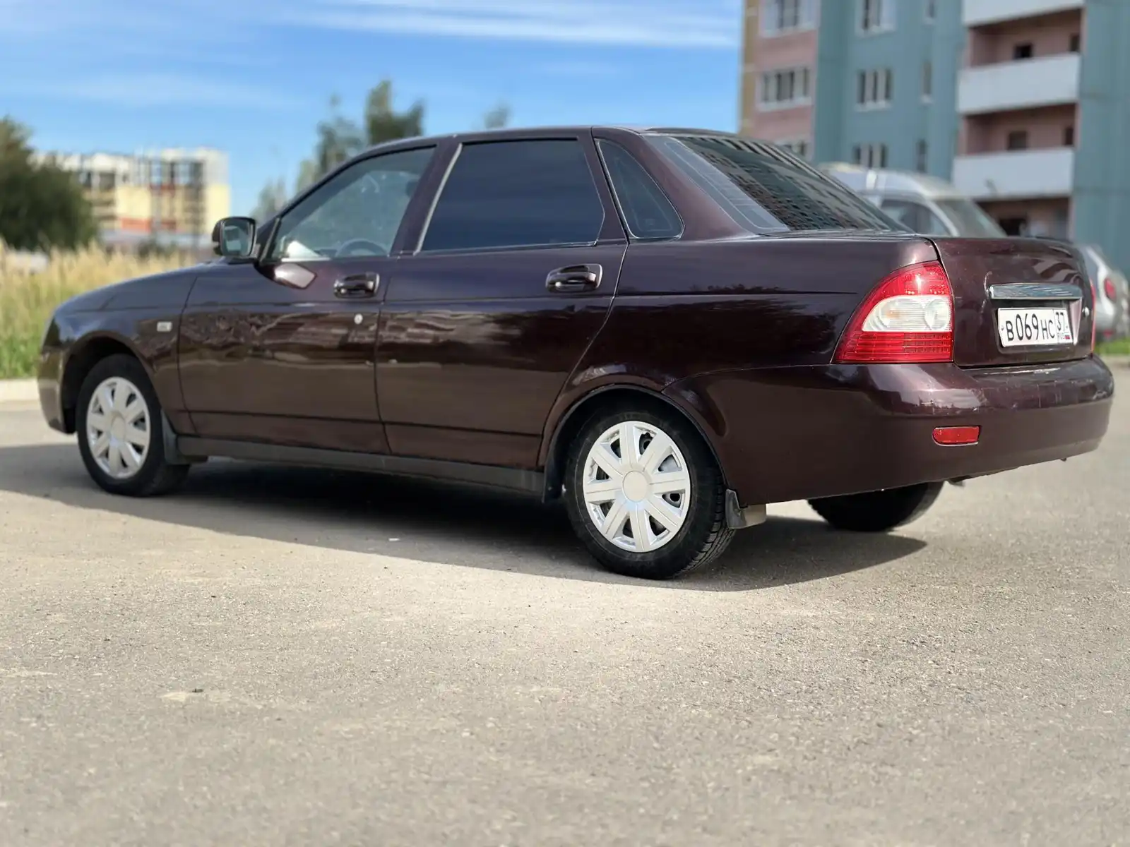 Фото автомобиля LADA PRIORA, 2012 — госномер Х592РН37. Цвет: ТЕМНО-ВИШНЕВЫЙ