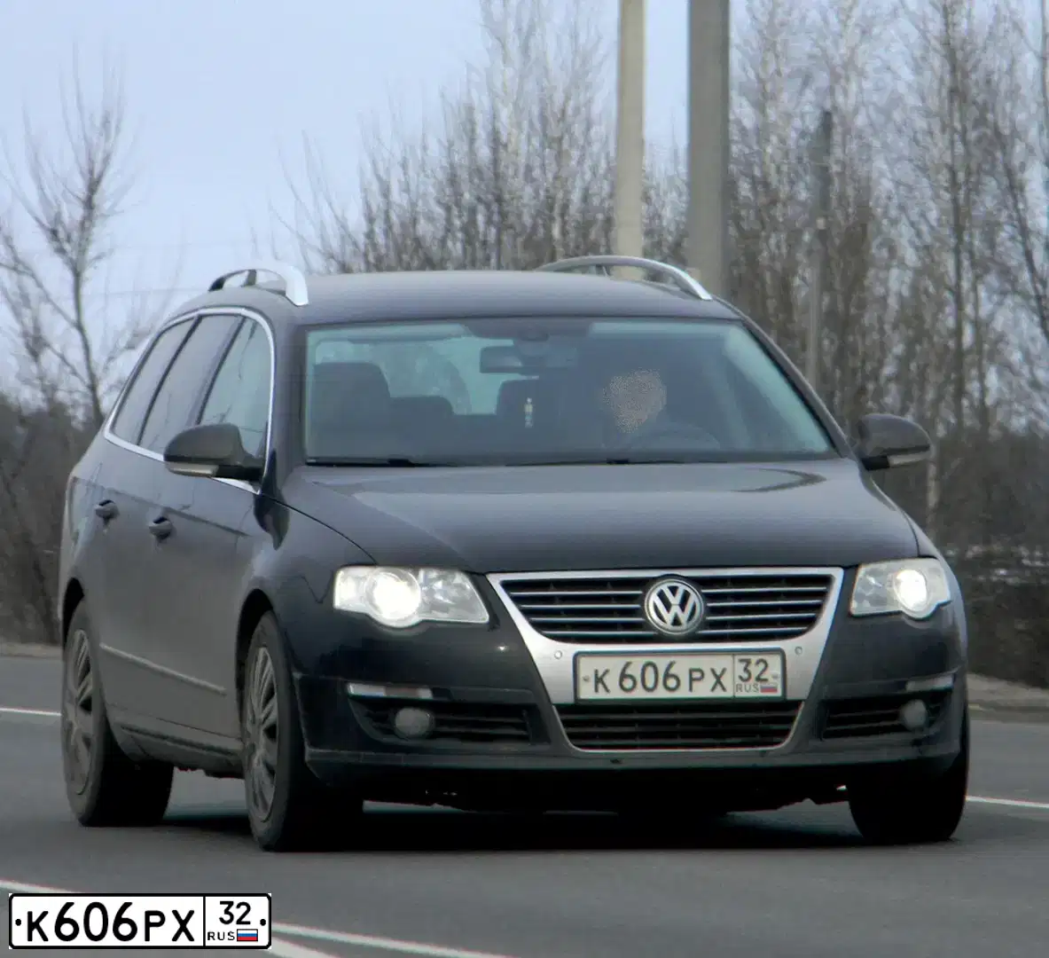 Фото автомобиля VOLKSWAGEN PASSAT, 2007 — госномер К606РХ32. Цвет: ЧЕРНЫЙ