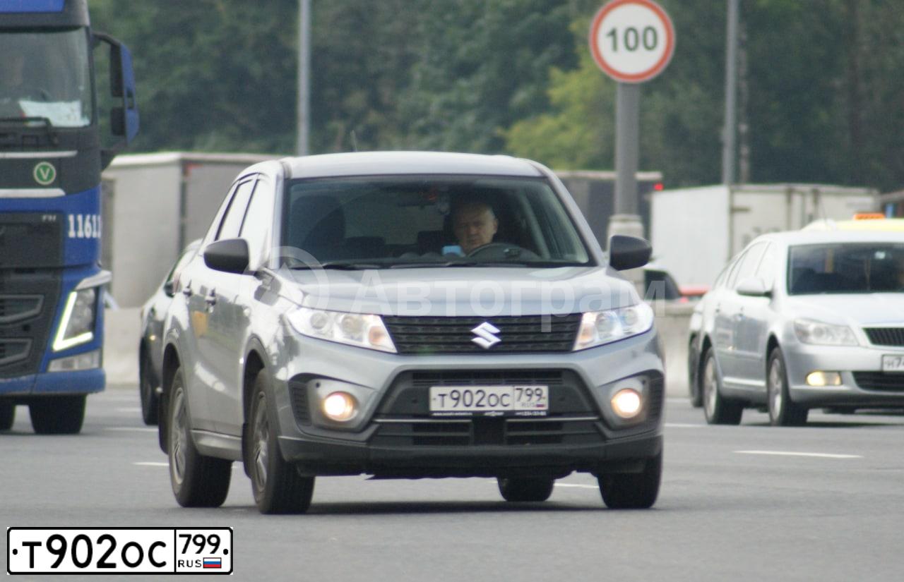 Фото автомобиля SUZUKI GRAND VITARA, 2019 — госномер Т902ОС799. Цвет: Серый