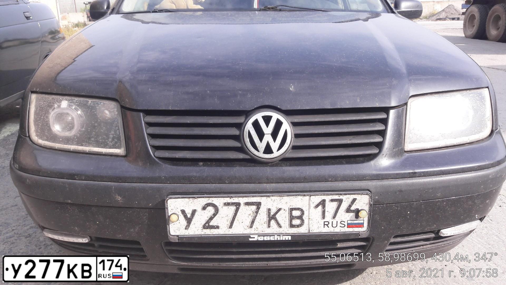 Фото автомобиля VOLKSWAGEN BORA, 2000 — госномер Т573ТУ196. Цвет: ЧЕРНЫЙ