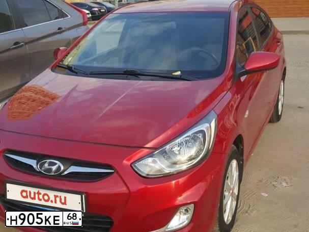 Фото автомобиля HYUNDAI SOLARIS, 2011 — госномер Е174ЕМ164. Цвет: Серебристый