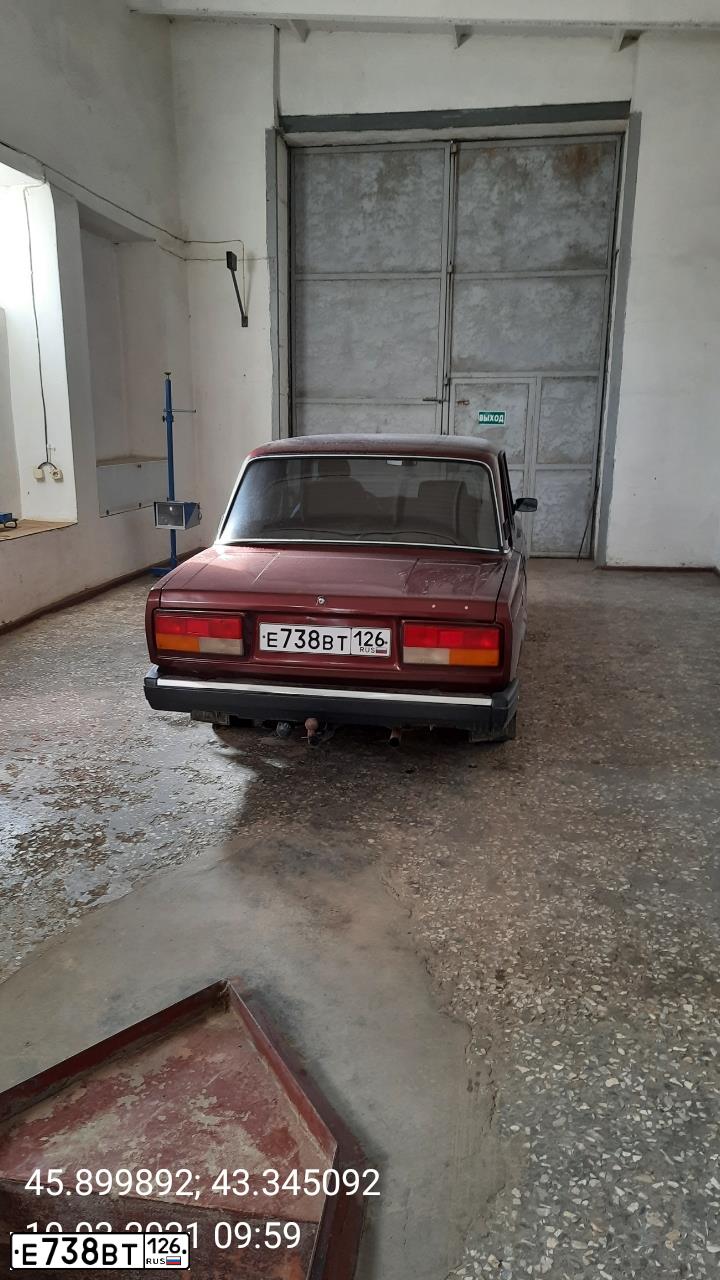 Фото автомобиля LADA 2107 LADA, 2012 — госномер Е738ВТ126. Цвет: СЕРЕБРИСТО-КРАСНЫЙ