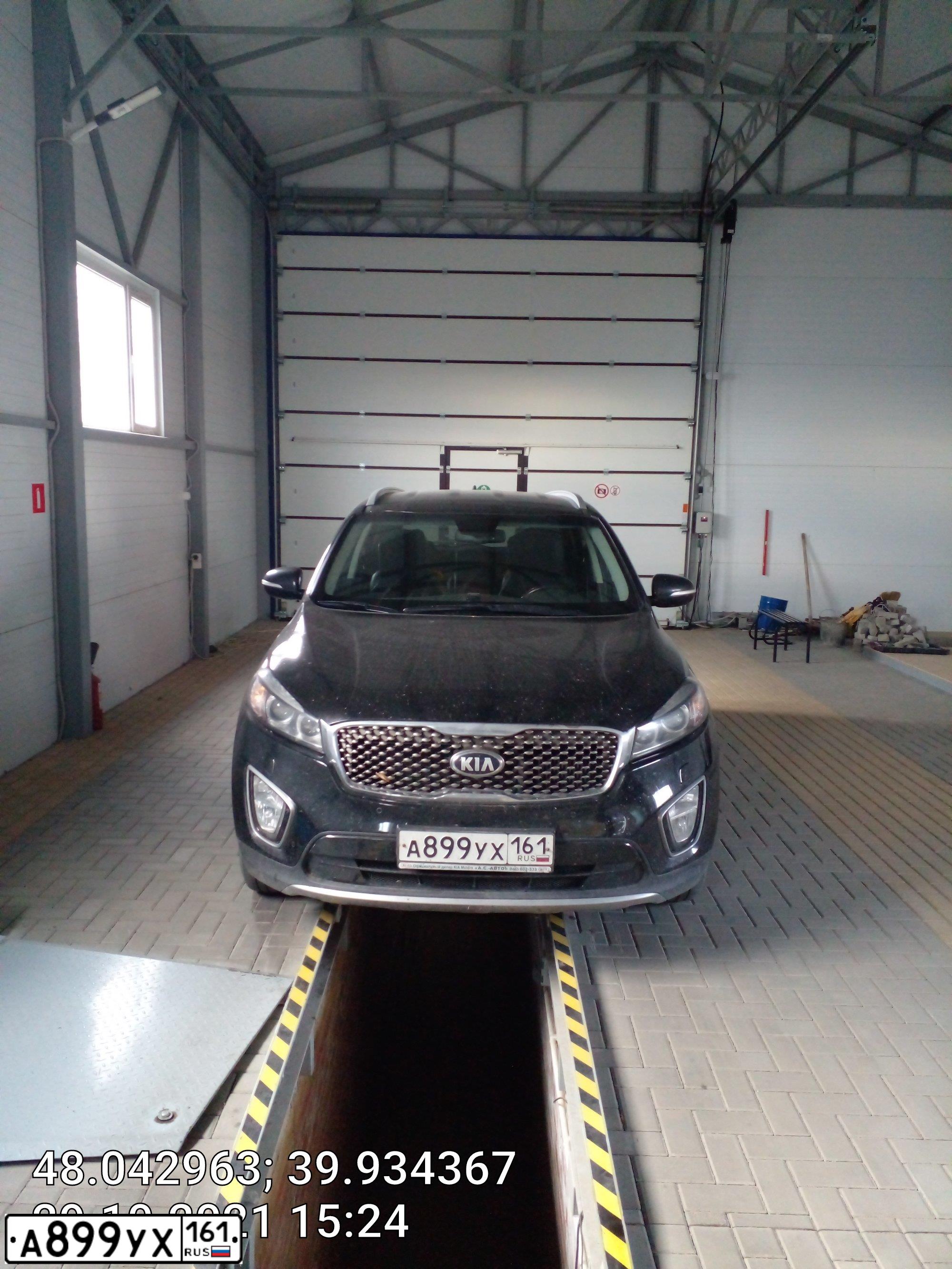 Фото автомобиля KIA SORENTO, 2016 — госномер А899УХ161. Цвет: ЧЕРНЫЙ