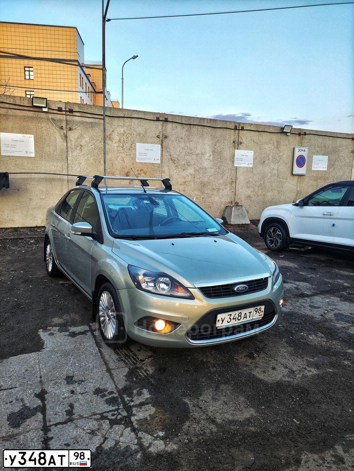 Фото автомобиля FORD FOCUS, 2008 — госномер У348АТ98. Цвет: БЕЖЕВЫЙ