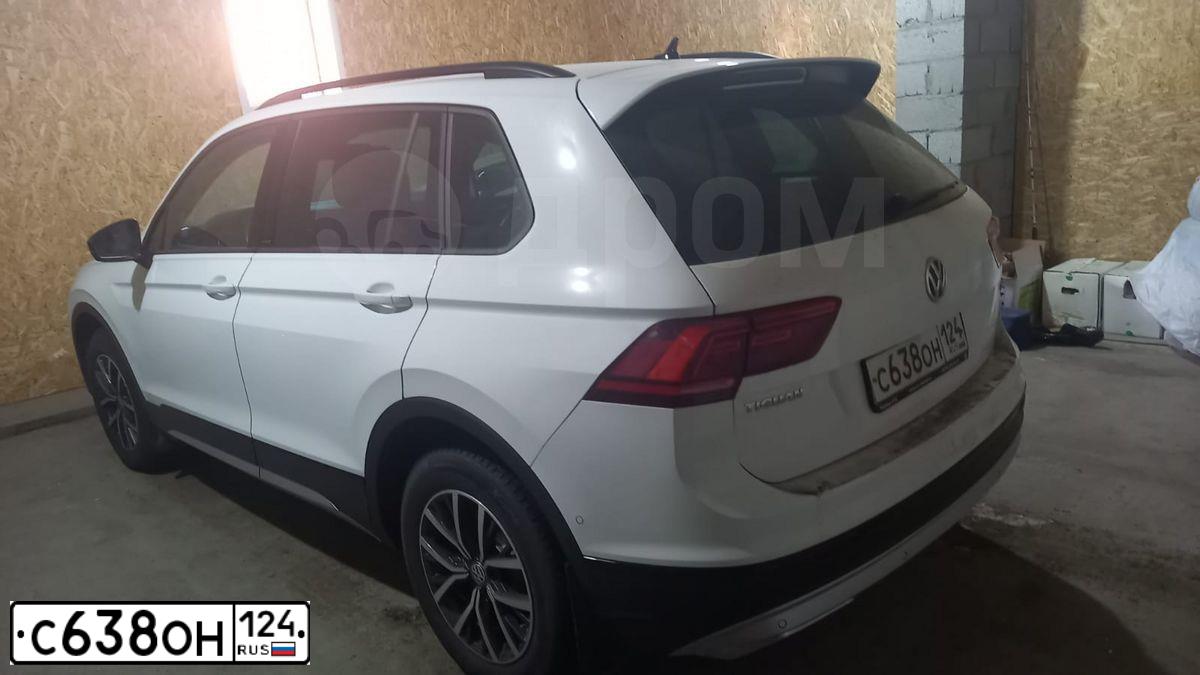 Фото автомобиля VOLKSWAGEN TIGUAN, 2019 — госномер С638ОН124. Цвет: Белый
