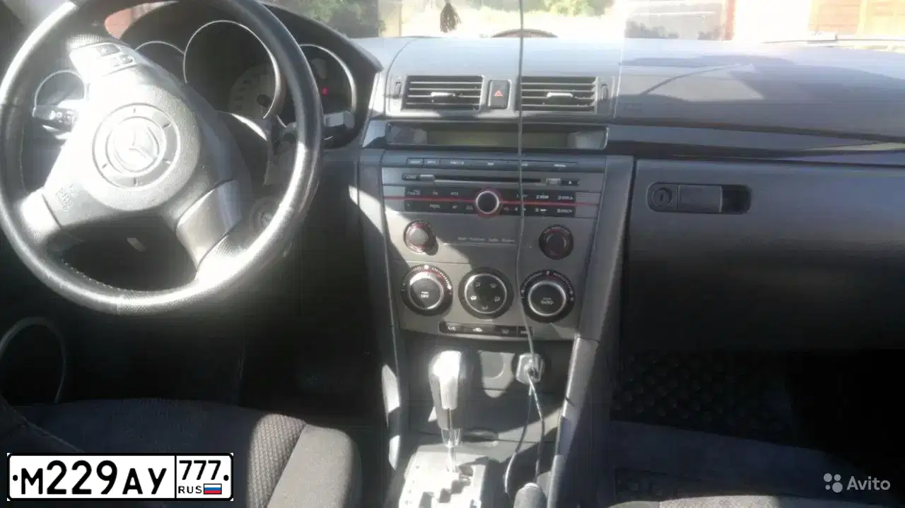 Фото автомобиля MAZDA 3, 2007 — госномер Е303УТ177. Цвет: СЕРО-ЗОЛОТИСТЫЙ