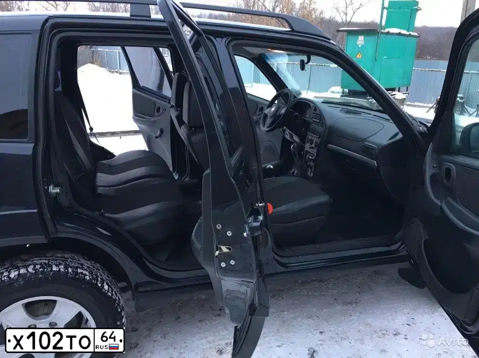 Фото автомобиля CHEVROLET NIVA, 2012 — госномер Т080РУ161. Цвет: ЧЕРНО-СИНИЙ МЕТАЛЛИК