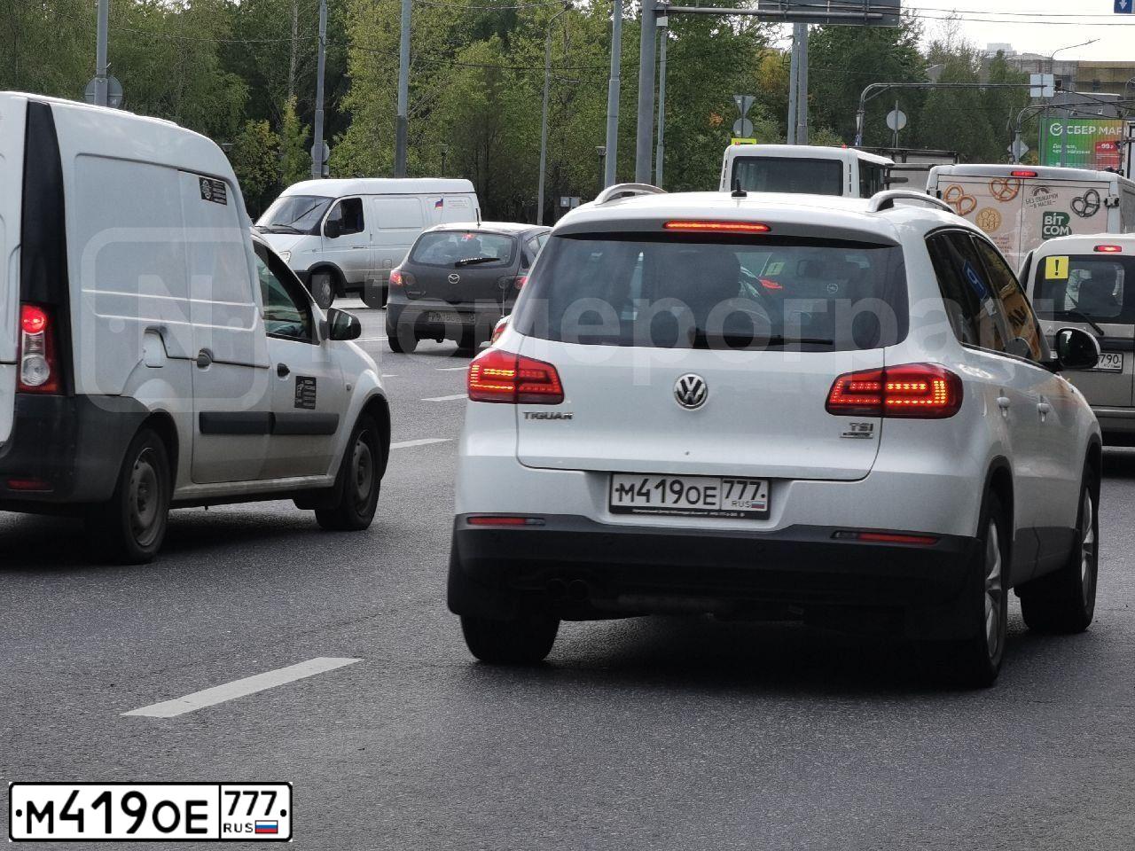 Фото автомобиля VOLKSWAGEN TIGUAN, 2015 — госномер М419ОЕ777. Цвет: БЕЛЫЙ