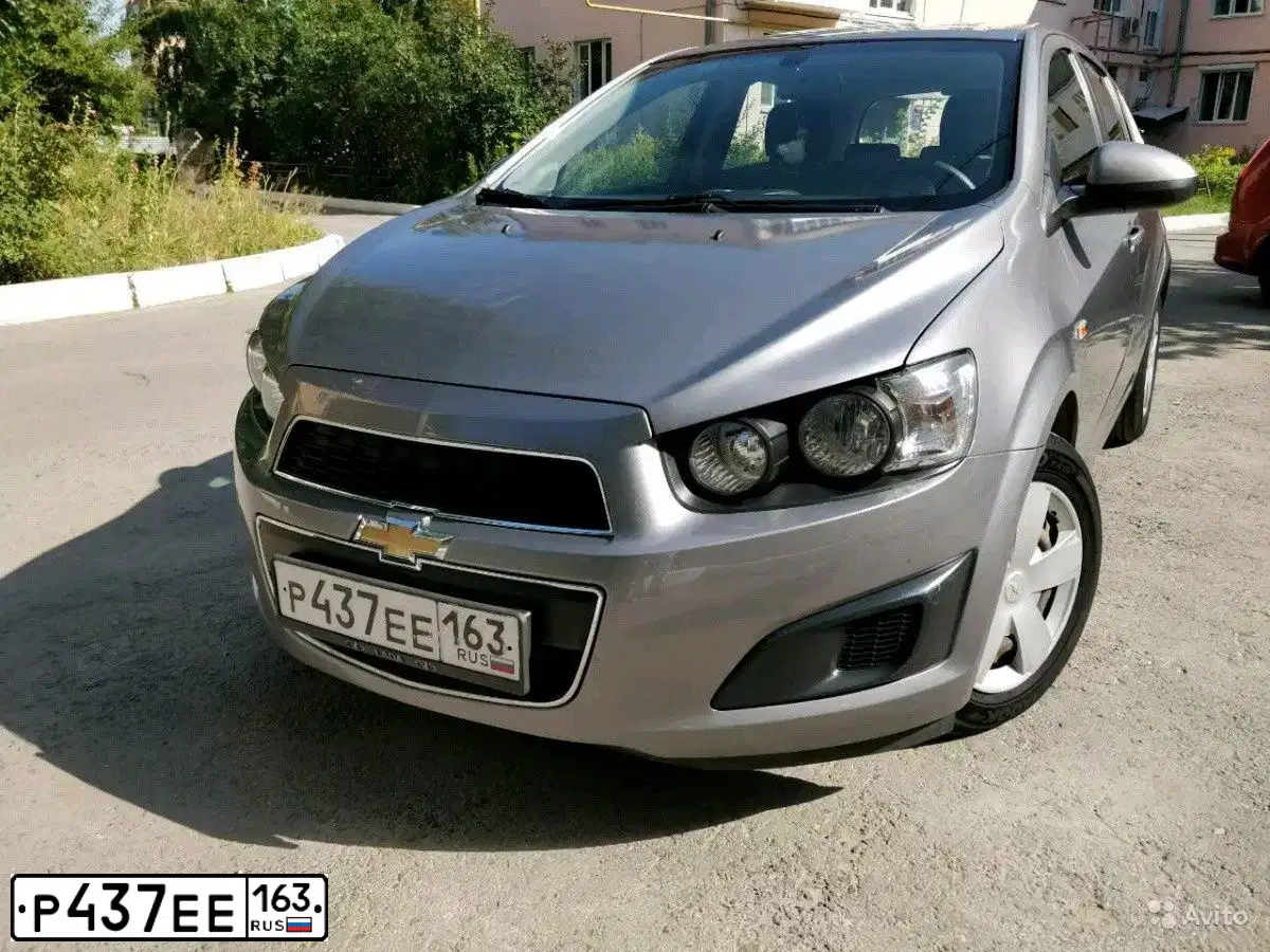 Фото автомобиля CHEVROLET AVEO, 2012 — госномер Х924КС102. Цвет: Серый