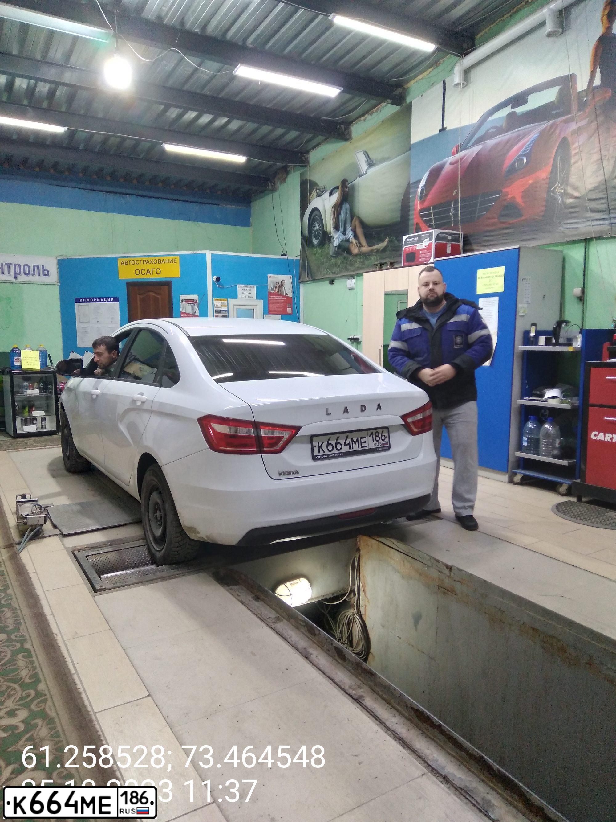 Фото автомобиля LADA VESTA, 2020 — госномер К664МЕ186. Цвет: Белый