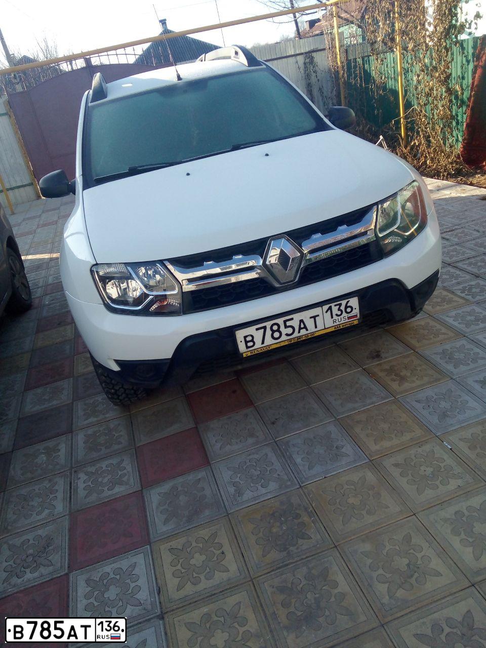 Фото автомобиля RENAULT DUSTER, 2017 — госномер В785АТ136. Цвет: Белый