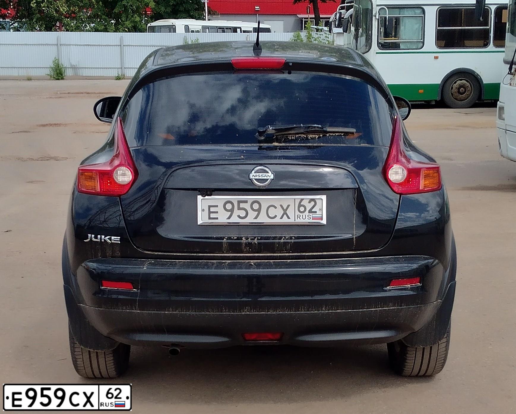 Фото автомобиля NISSAN JUKE, 2014 — госномер Е959СХ62. Цвет: ЧЕРНЫЙ