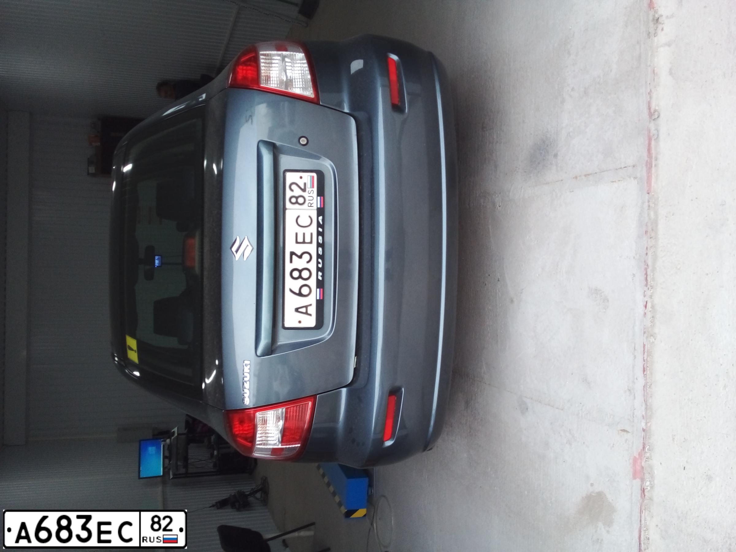 Фото автомобиля SUZUKI SX4, 2008 — госномер М409УК82. Цвет: СЕРЫЙ