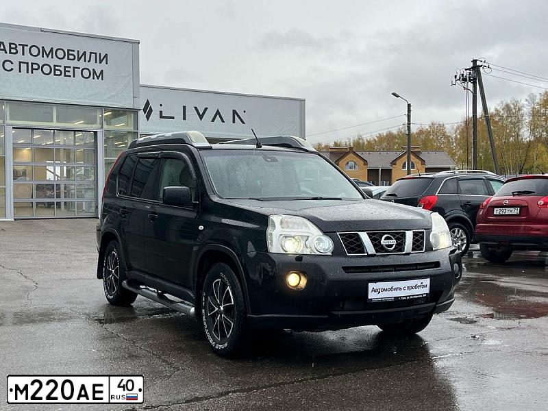 Фото автомобиля NISSAN X-TRAIL, 2008 — госномер М220АЕ40. Цвет: ЧЕРНЫЙ