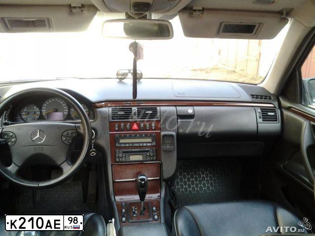 Фото автомобиля MERCEDES E-KLASSE, 2001 — госномер К210АЕ98. Цвет: ЧЕРНЫЙ