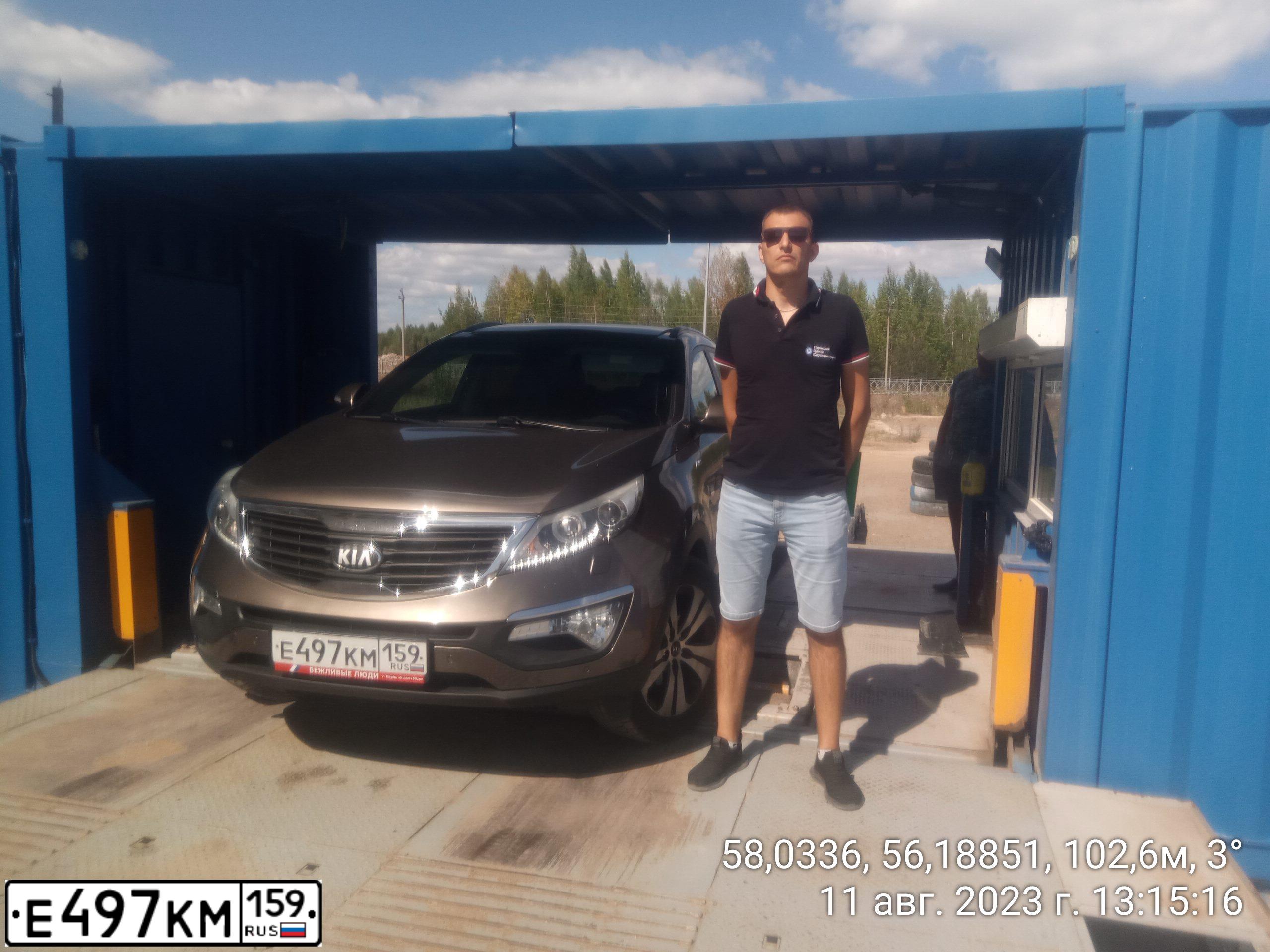 Фото автомобиля KIA SPORTAGE, 2013 — госномер Р026СР159. Цвет: Коричневый