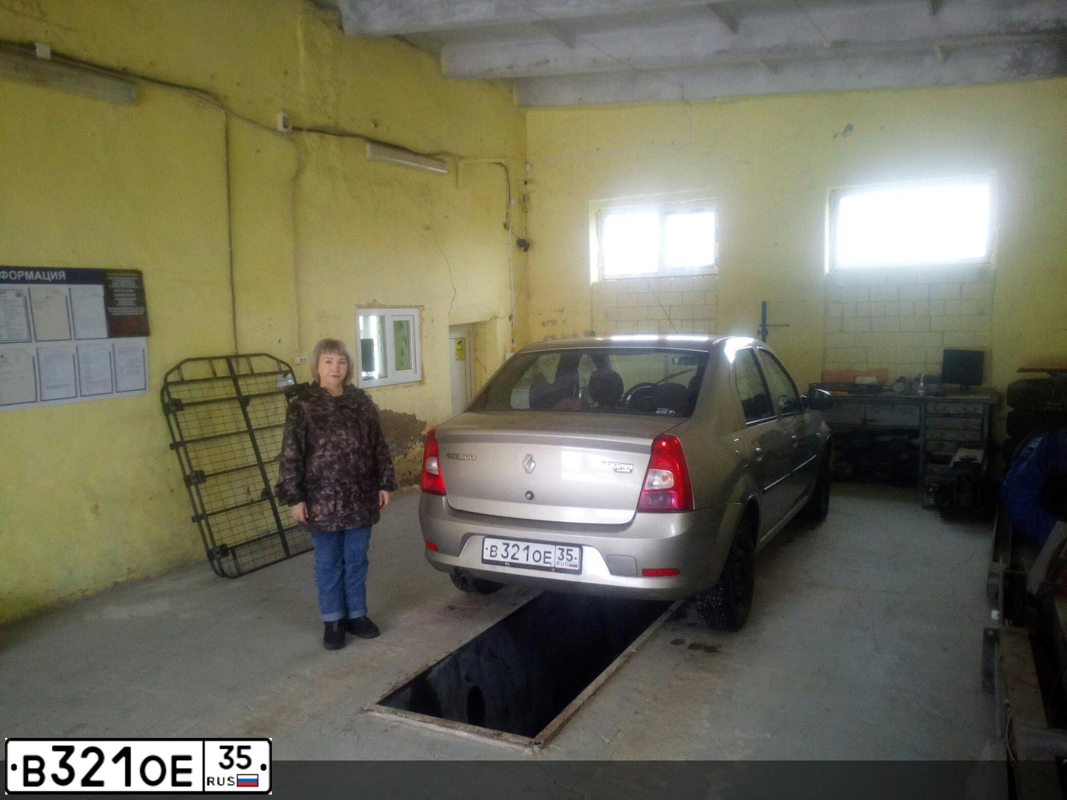 Фото автомобиля RENAULT LOGAN, 2011 — госномер В321ОЕ35. Цвет: БЕЖЕВЫЙ
