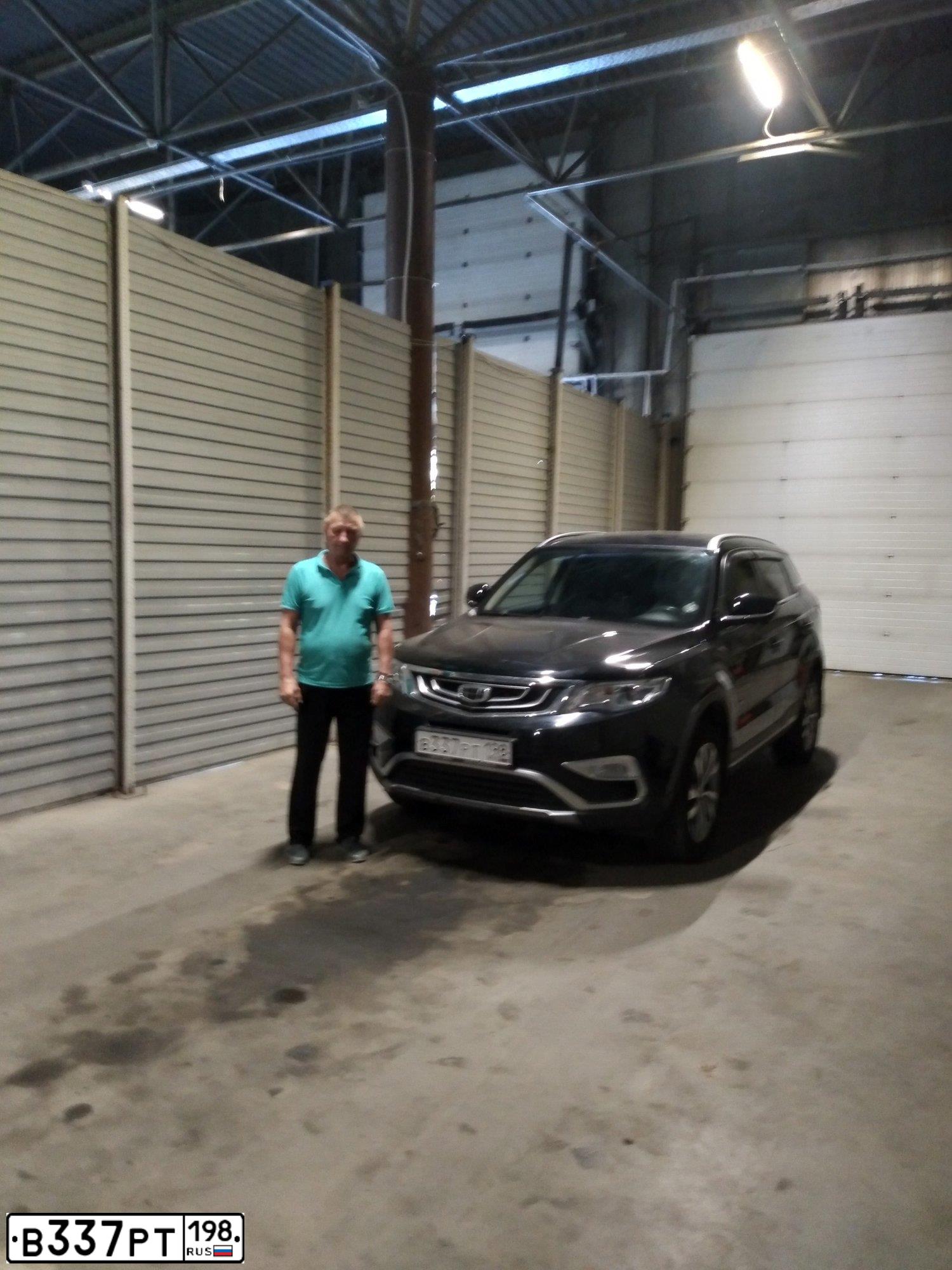 Фото автомобиля GEELY ATLAS, 2019 — госномер Т329МТ198. Цвет: ЧЕРНЫЙ