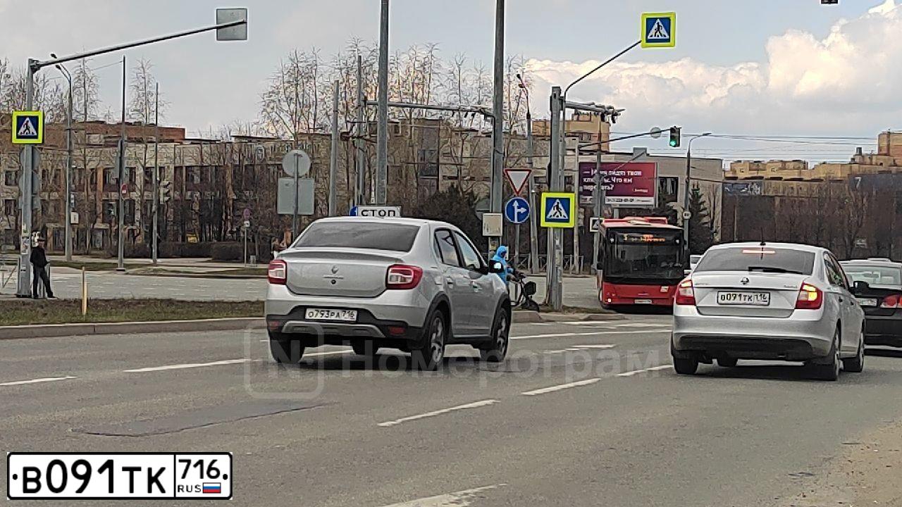 Фото автомобиля LADA 2172 PRIORA, 2008 — госномер У009ХС12. Цвет: ГРАФИТОВЫЙ МЕТАЛИК