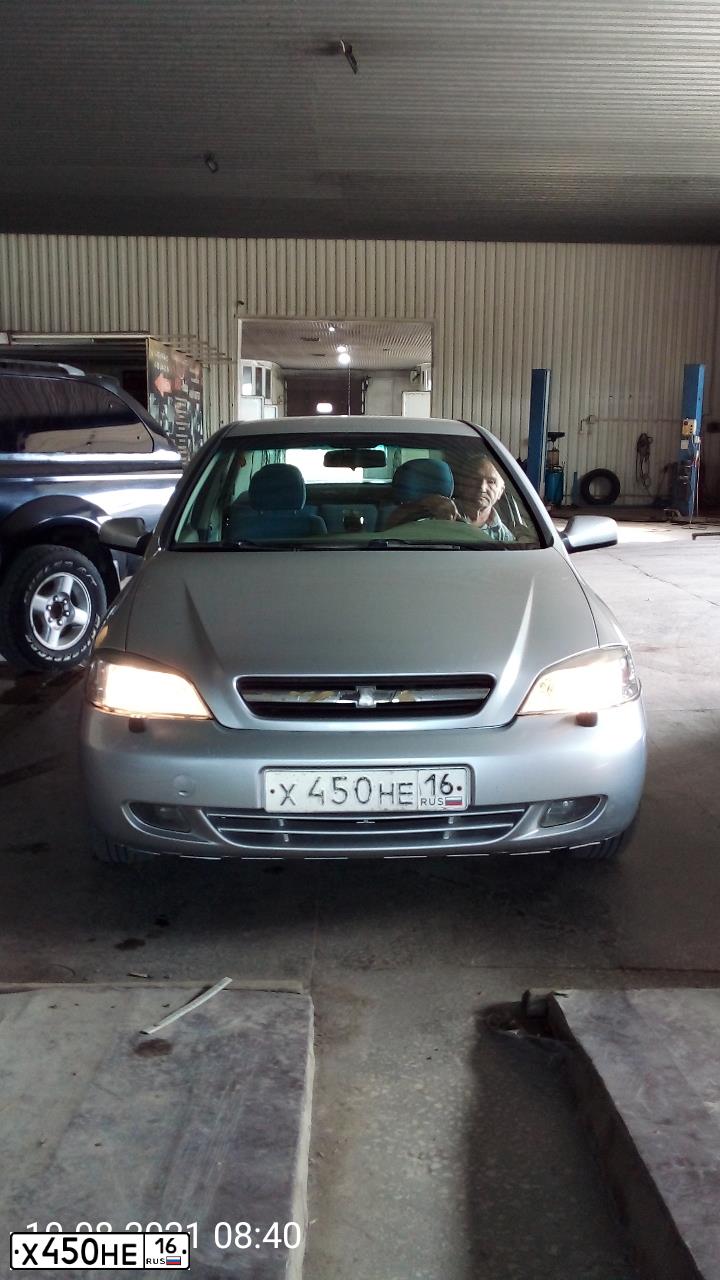 Фото автомобиля CHEVROLET VIVA, 2006 — госномер Х450НЕ16. Цвет: СВЕТЛО-СЕРЕБРИСТЫЙ МЕТАЛЛ